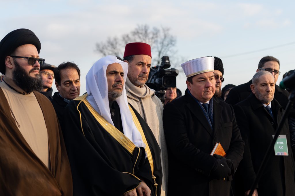أمين رابطة العالم الإسلامي يختتم زيارته التاريخية إلى مواقع الإبادة الجماعية في أوشفيتز