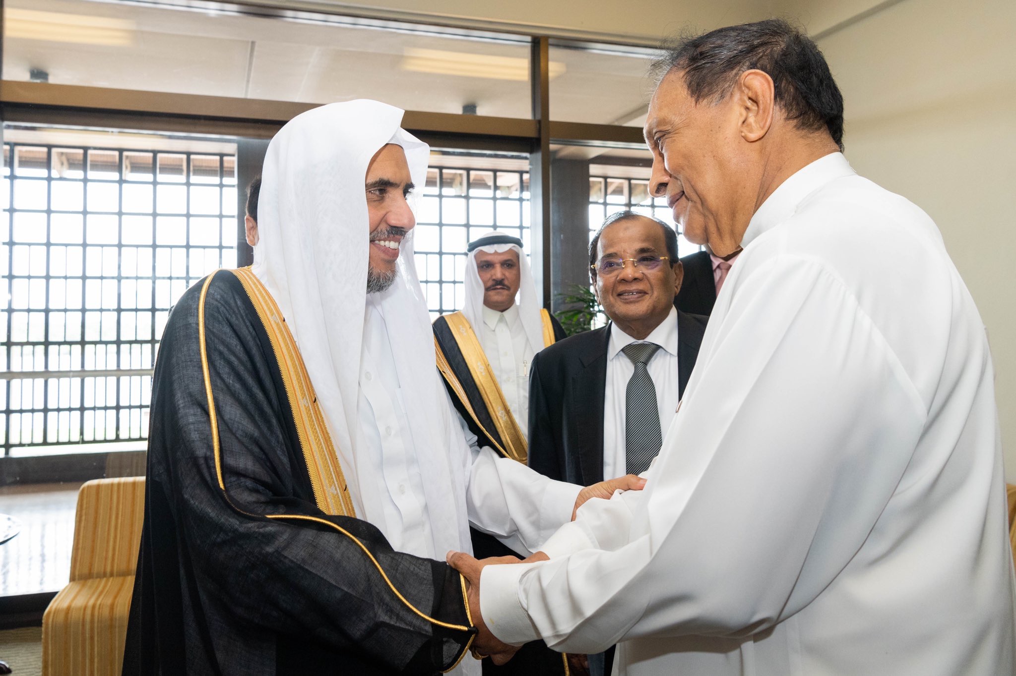 معالي رئيس البرلمان السريلانكي يحتفي بمعالي أمين عام ⁧رابطة العالم الإسلامي⁩ في جلسة البرلمان الرسمية