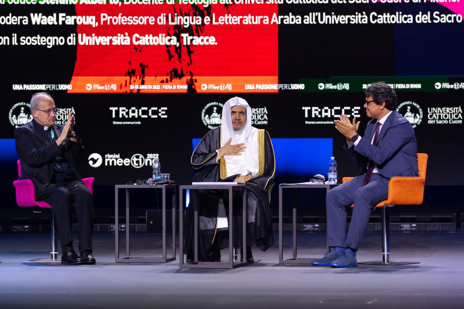 A partir de la plate-forme du plus grand forum européen de la jeunesse auquel participe environ un million de visiteurs, cheikh Alissa affirme que la liberté s'arrête aux lois des pays et à leurs valeurs sociétales.