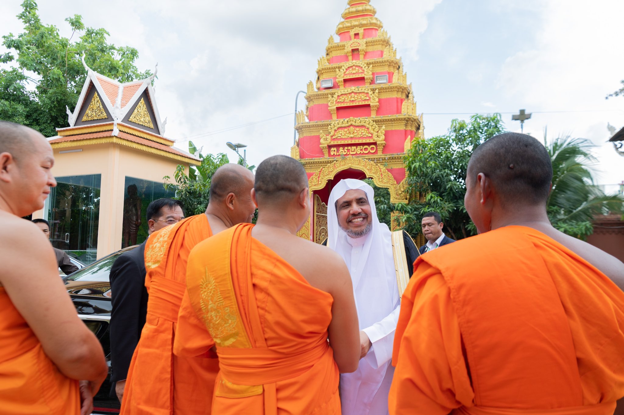 His Excellency Dr. Mohammad Alissa met with the Grand Buddhist Patriarch of the Kingdom of Cambodia, Tep Fong, and Patriarch Bor Kri