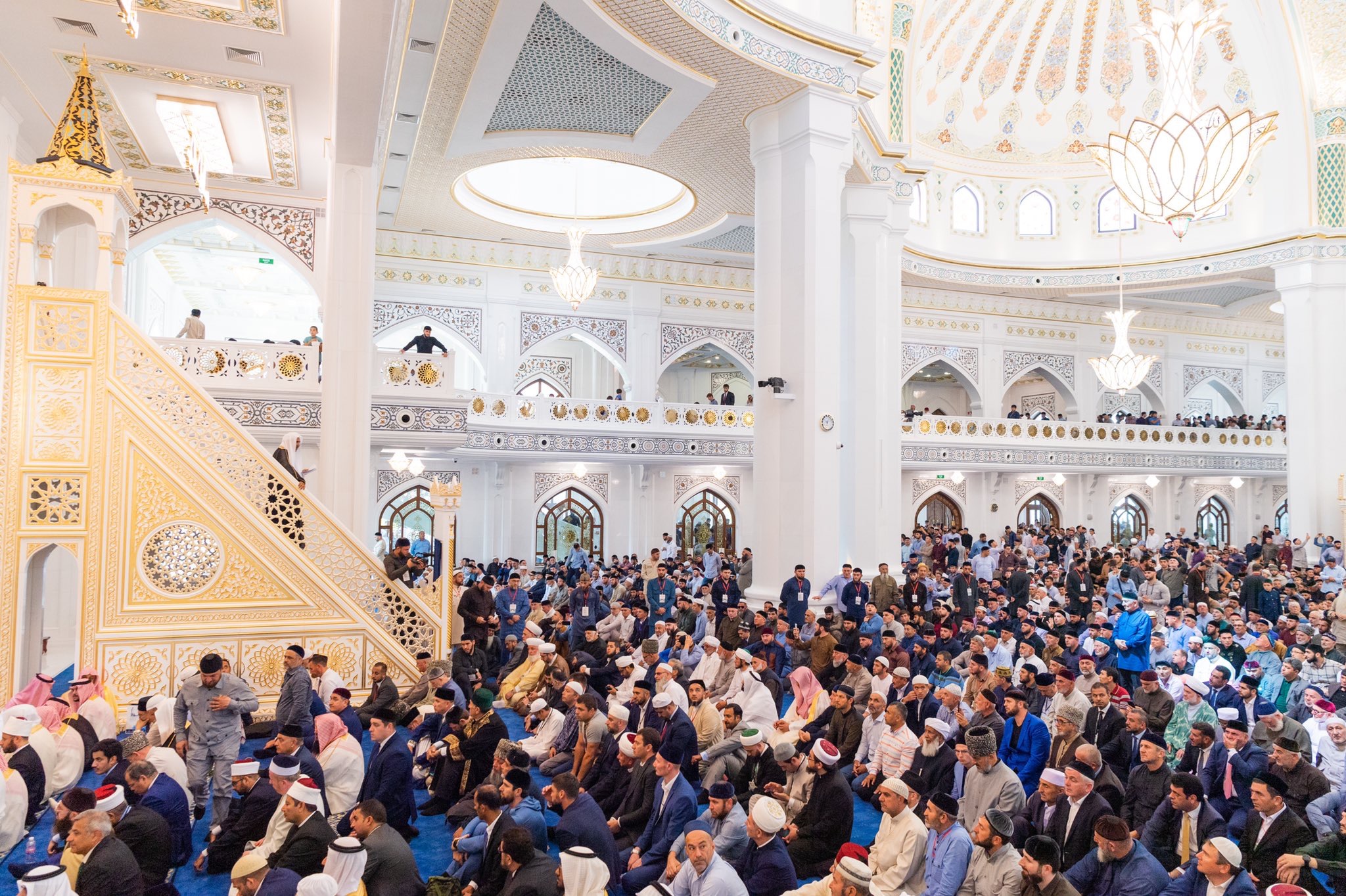 Le Président tchétchène Ramzan Kadyrov demande au D.Mohammad Alissa de faire le sermon du Vendredi dans la plus grande mosquée d’Europe après son inauguration officielle en présence de rois, de présidents de pays musulmans de savants et de ministres.
