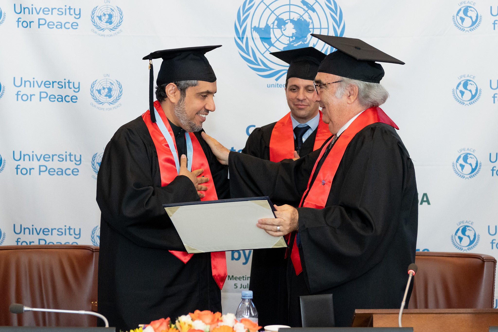 Perserikatan Bangsa-Bangsa (PBB) Melalui Universitas untuk Perdamaian (UPEACE) Menganugerahkan Gelar Doktor Kehormatan kepada Yang Mulia Syekh Dr. Mohammed Al-Issa