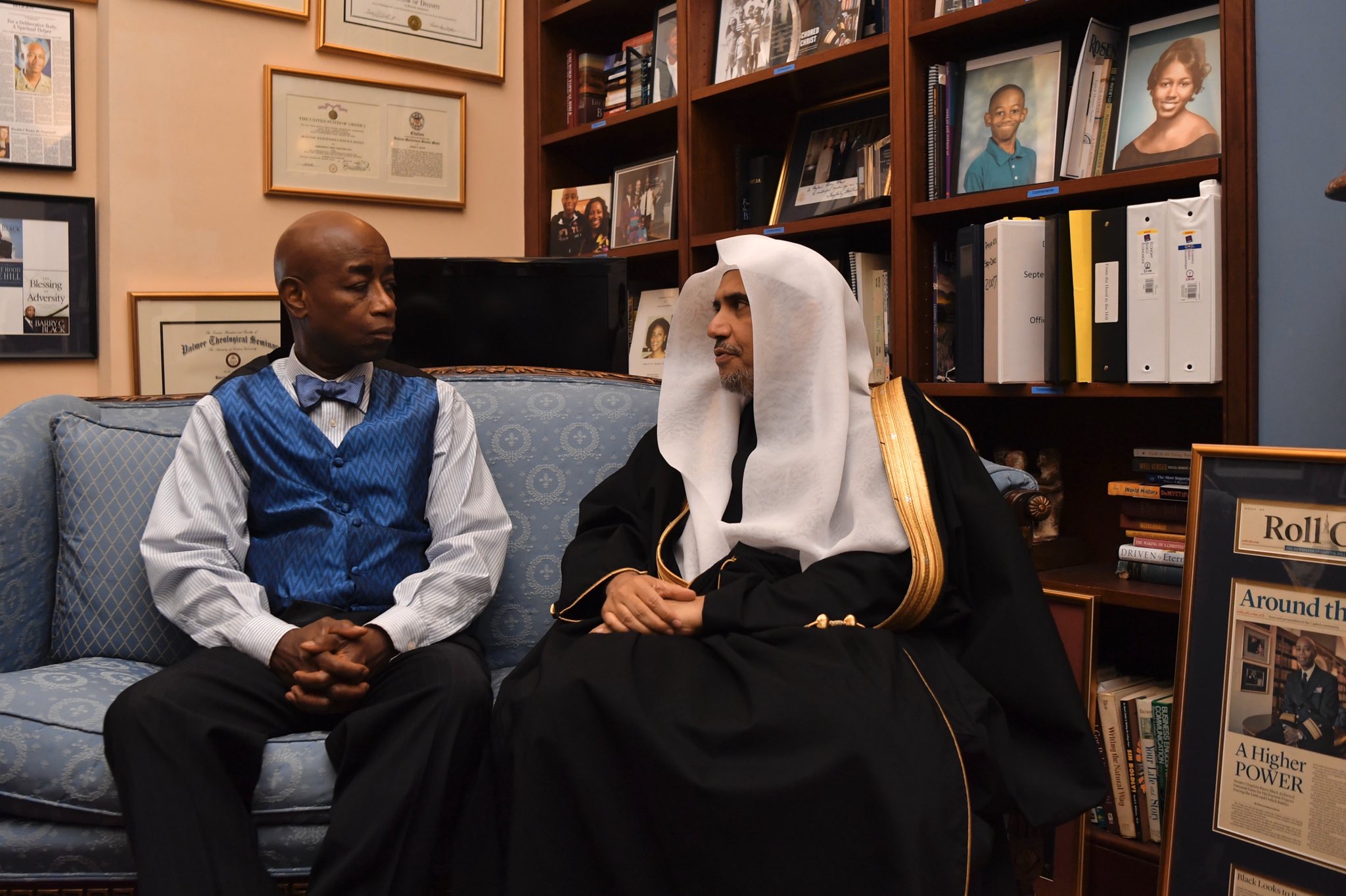 ‏التقى معالي الشيخ د.⁧‫محمد العيسى‬⁩ بقس مجلس الشيوخ الأمريكي باري بلاك