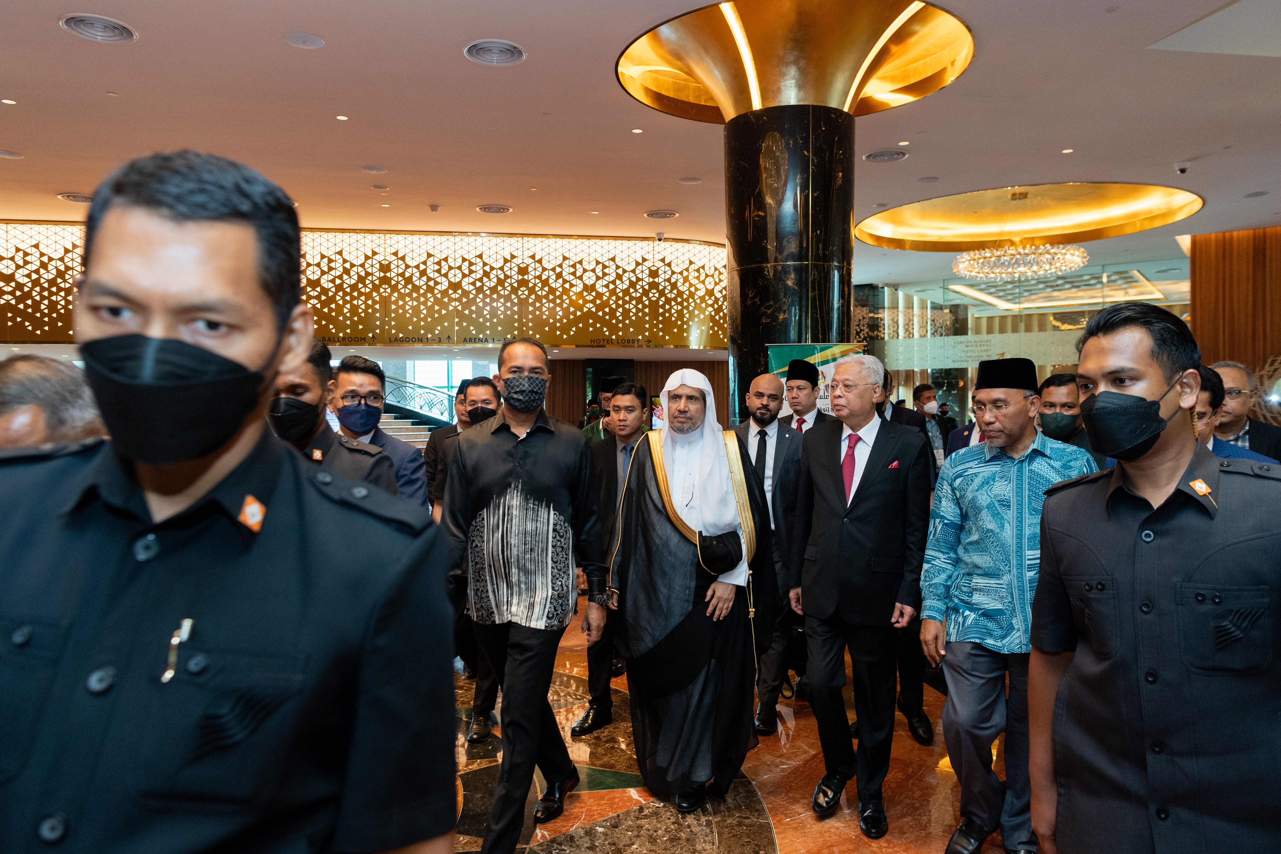 دولة رئيس وزراء ماليزيا، مفتتحاً “مؤتمر علماء جنوب شرق آسيا”: ‏نشعر بالفخر لاختيار رابطة العالم الإسلامي‬⁩ ماليزيا دولةً مضيفةً للمؤتمر