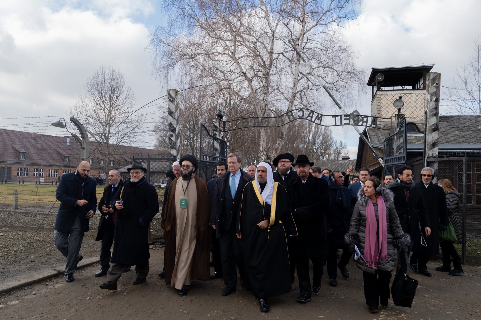 En janvier dernier, MohammadAlissa est devenu le plus haut dirigeant musulman à visiter Auschwitz en commémoration du 75e anniversaire de la libération des camps. La LIM est fermement résolue à combattre l’antisémitisme et le négationnisme.