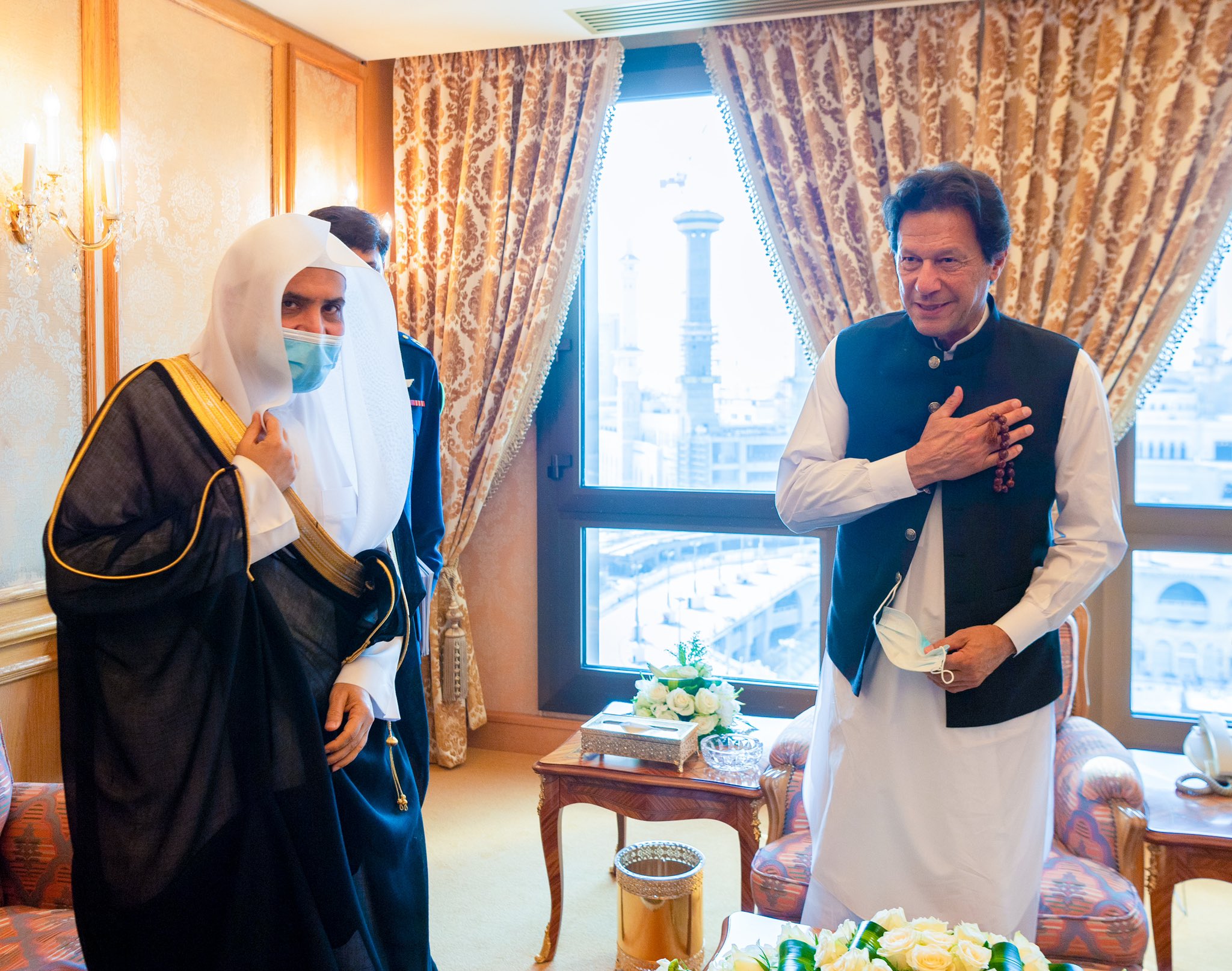 ‏التقى معالي الشيخ د. محمد العيسى‬⁩ في مكة المكرمة‬⁩ دولة رئيس الوزراء الباكستاني السيد عمران خان