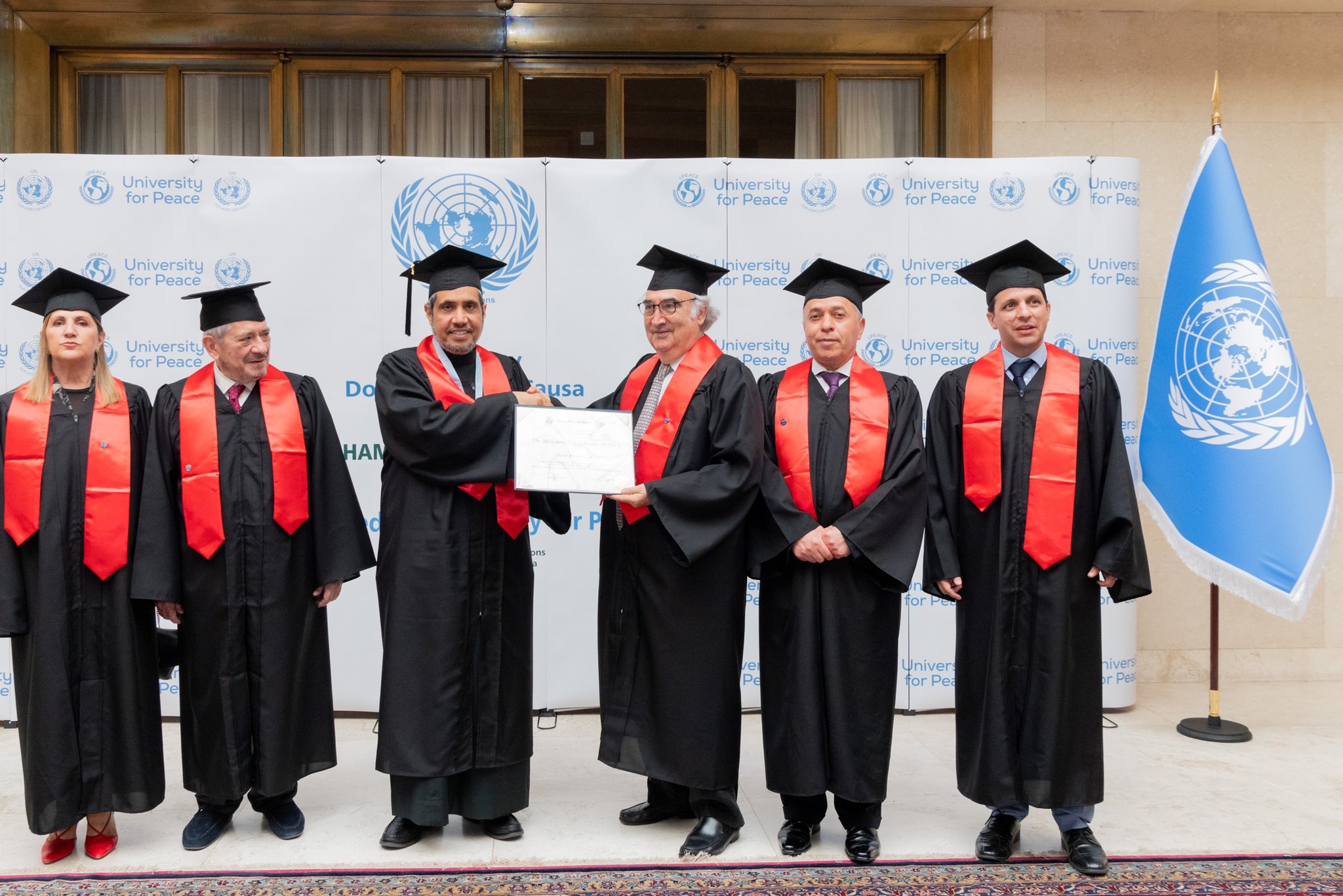 Perserikatan Bangsa-Bangsa (PBB) Melalui Universitas untuk Perdamaian (UPEACE) Menganugerahkan Gelar Doktor Kehormatan kepada Yang Mulia Syekh Dr. Mohammed Al-Issa