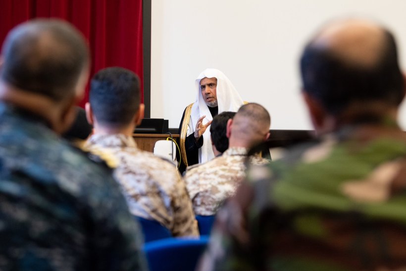 At an official invitation and in the presence of military leaders of the British army and international forces, HE Sheikh Dr.Mohammad Alissa