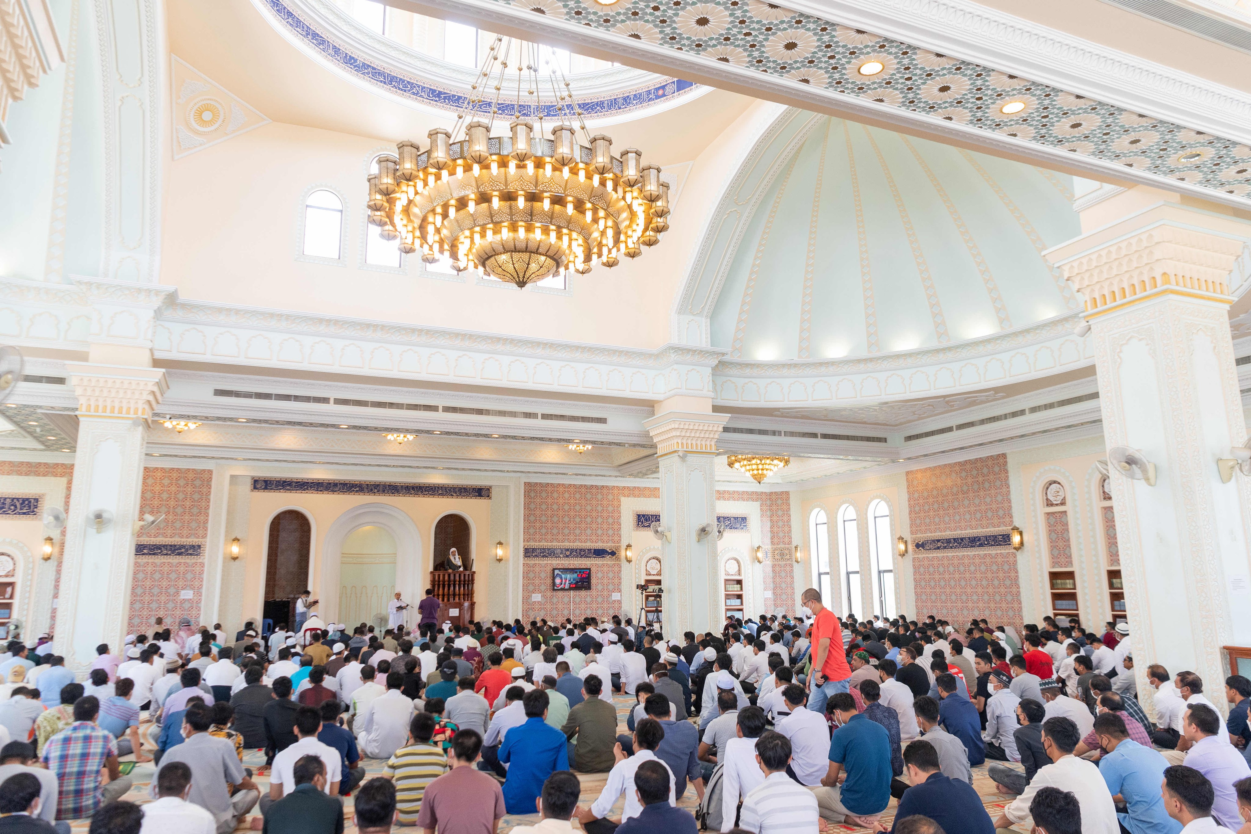 At the invitation of Islamic leaders in Cambodia, Sheikh Dr.  Mhmd Alissa  gave a speech at the Great Mosque in Phnom Penh addressing major issues surrounding Islam and its role in the world.