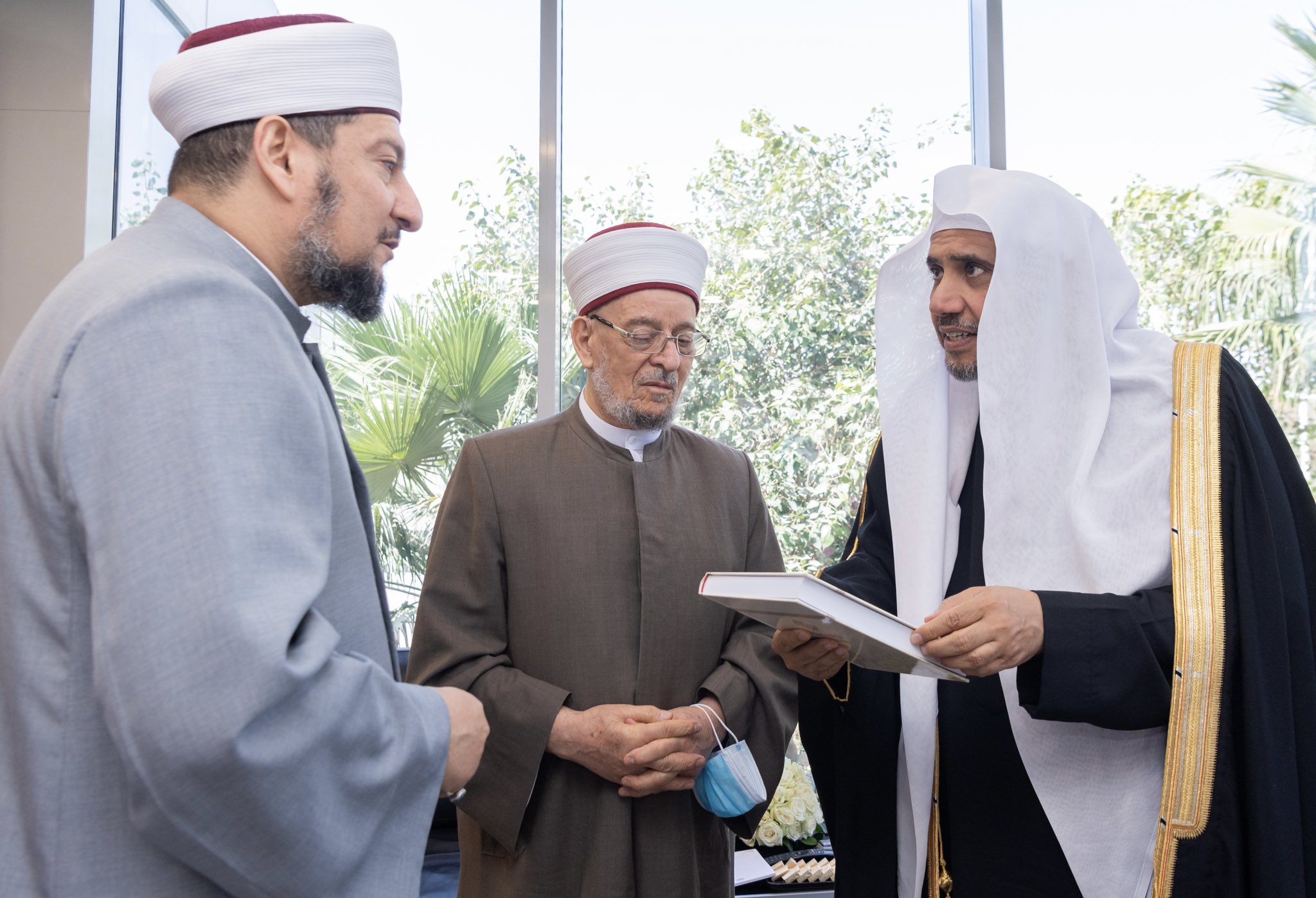 معالي الشيخ د. محمد العيسى‬⁩ يستقبل اليوم سماحة الشيخ د. أحمد حسن الطه رئيس المجمع الفقهي العراقي