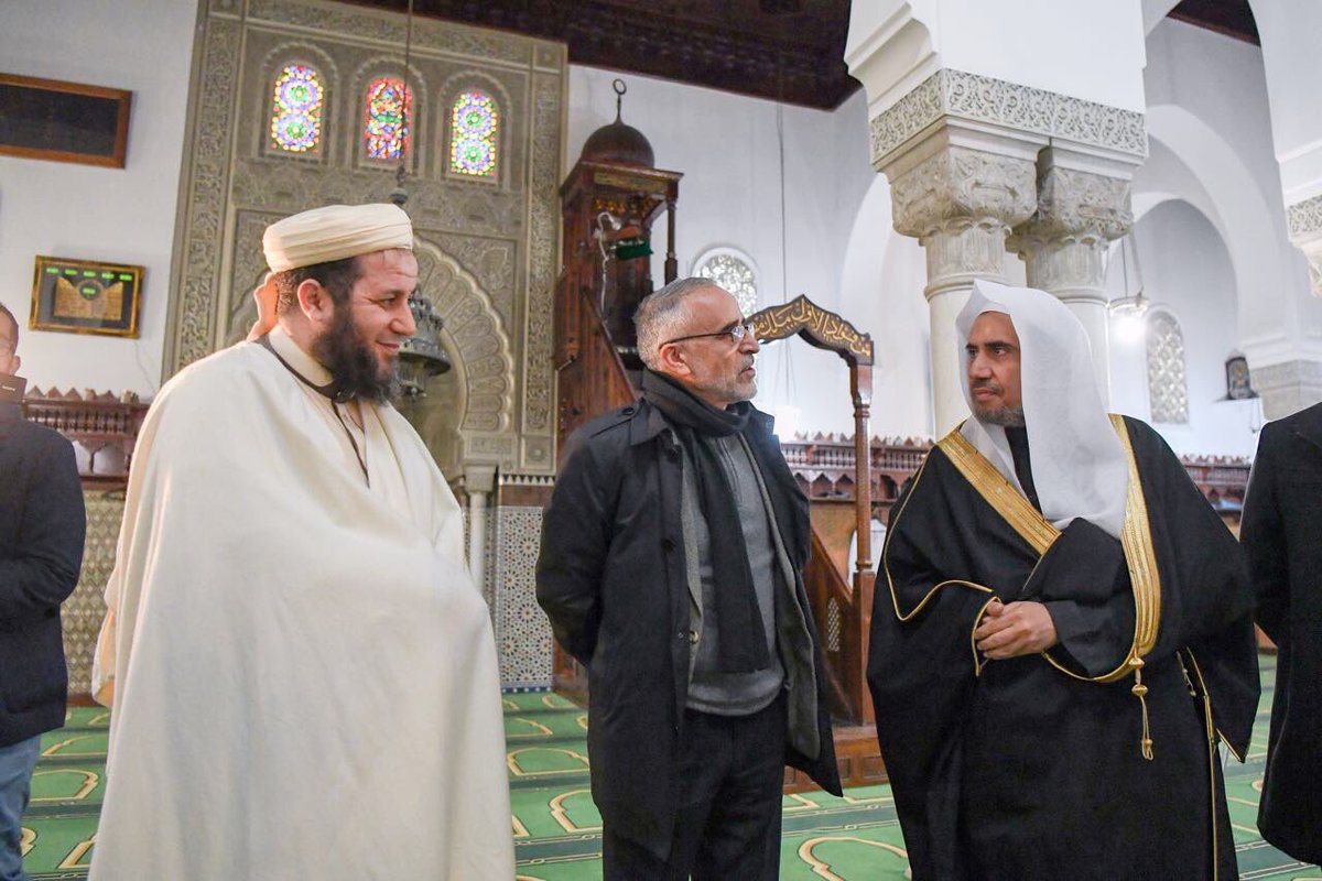HE the MWL's SG meets with the Dean of the Islamic Institute in Paris Dr. Daleel Abu Bakr &amp; a number of scholars and intellectuals during his visit to the Grand Mosque in Paris
