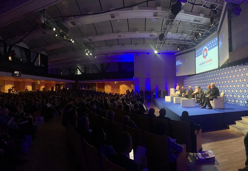 La Conférence internationale de Paris pour la paix et la solidarité commence par une minutedesilence à la mémoire des victimes d'attentats et crimes de haine partout dans le monde Paixet Solidarité avec la Ligue Islamique Mondiale et  Fond Islam FR