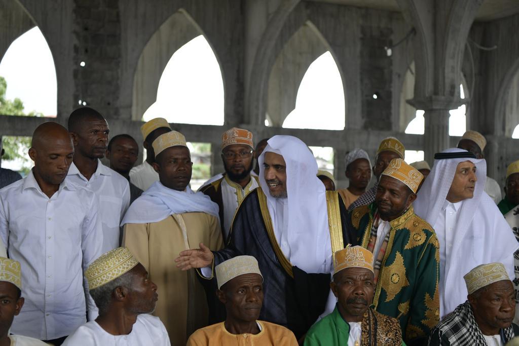معالي أمين عام ⁧‫رابطة العالم الإسلامي‬⁩ الشيخ د. محمد العيسى‬⁩، يفتتح عدد من المراكز الصحية ويطلع على أقسامها الجديدة وعدداً من المشاريع