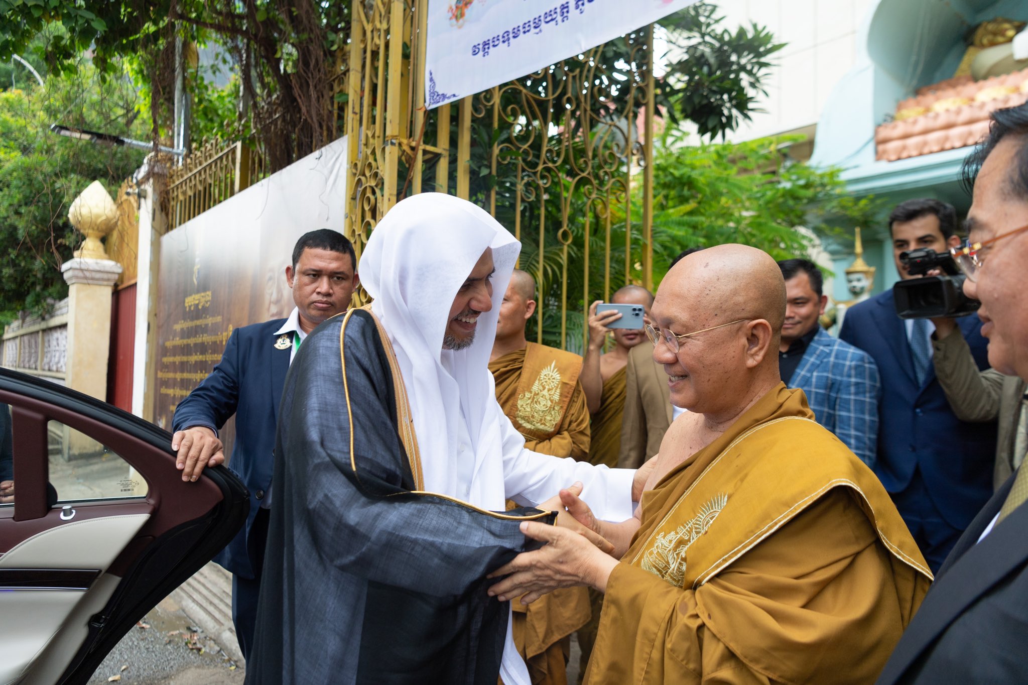 His Excellency Dr. Mohammad Alissa met with the Grand Buddhist Patriarch of the Kingdom of Cambodia, Tep Fong, and Patriarch Bor Kri