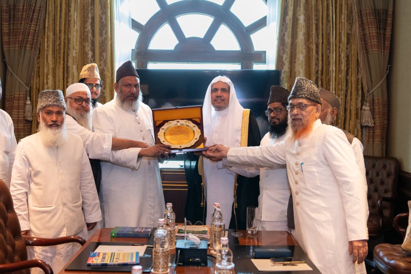 In New Delhi, His Excellency Sheikh Dr. Mohammad Al-Issa, the Secretary General of the MWL, Chairman of the Organization of Muslim Scholars, met with His Eminence Sheikh Dr. Asghar Ali Imam Mahdi Salafi, the Ameer of Jamiate Ahle Hadeeth in India