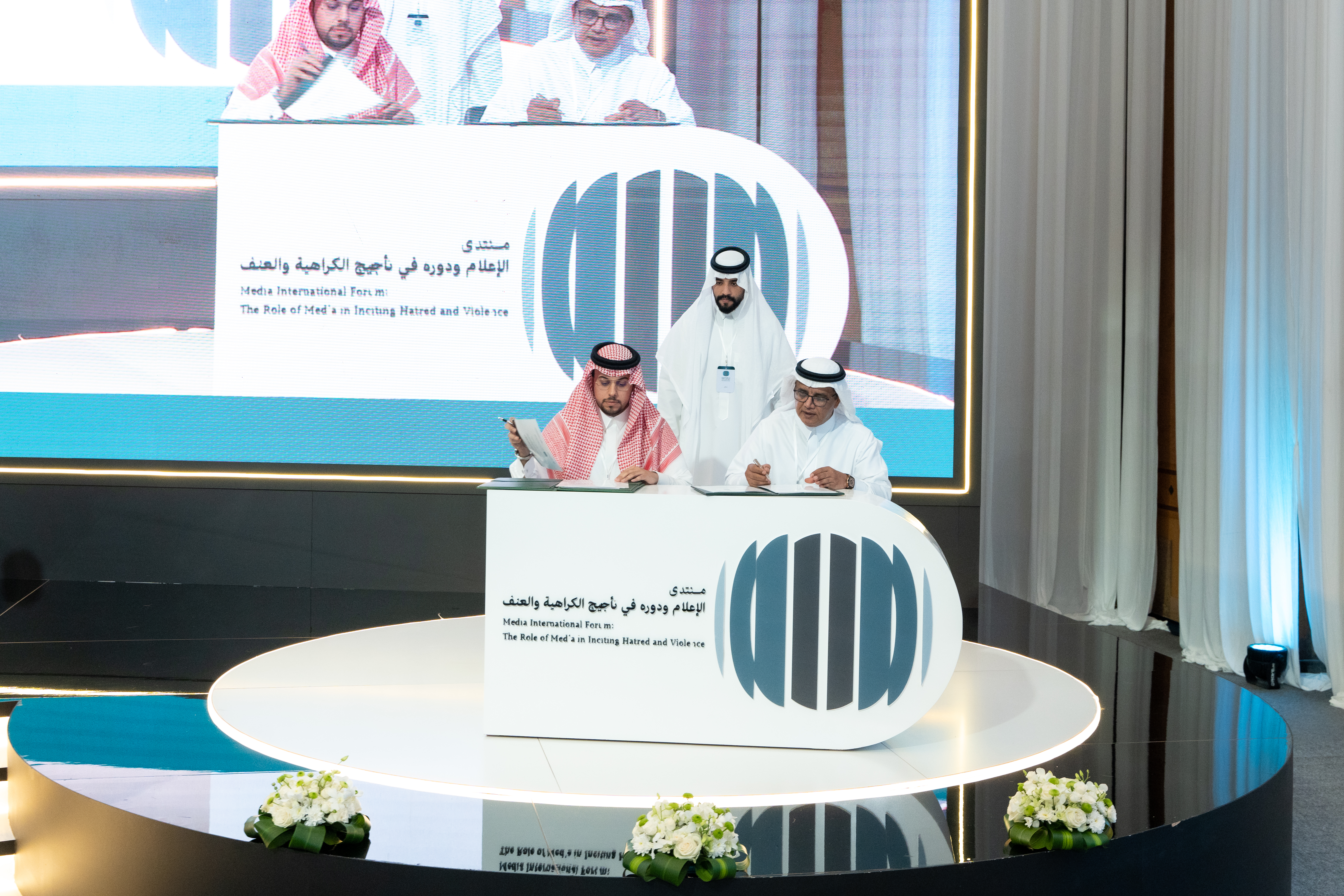 رابطة العالم الإسلامي تجمع أعضاء اتحاد وكالات أنباء الدول الإسلامية والوكالات الدولية الكبرى وأبرز القيادات الدينية والدبلوماسية