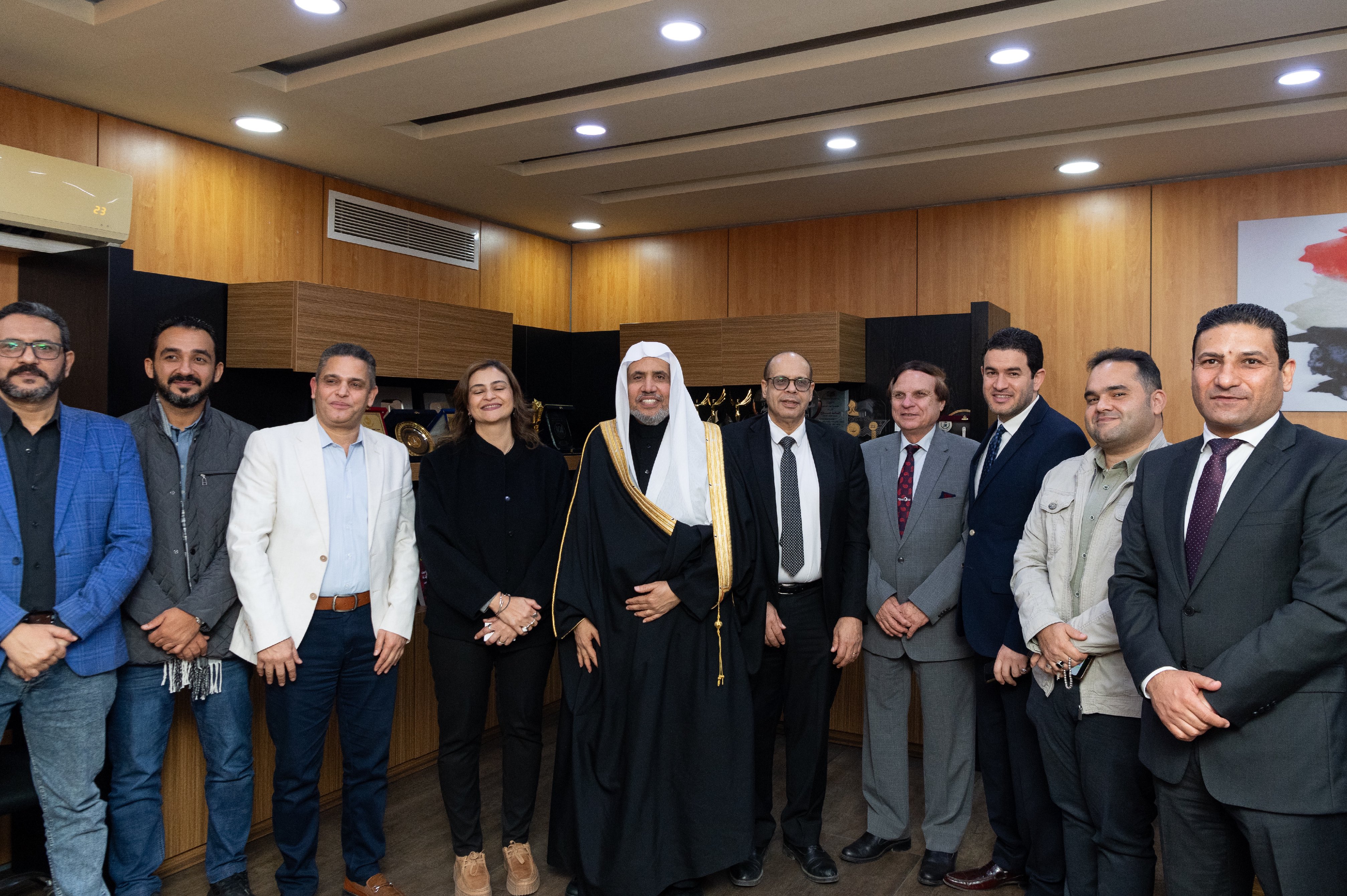 جريدة "اليوم السابع"، تستضيف في مقرِّها بالقاهرة معالي الأمين العام، فضيلة الشيخ د. ⁧‫محمد العيسى‬⁩، حيث كان في استقباله سعادة رئيس مجلس الإدارة السيد أ. أكرم القَصّاص، وسعادة رئيسة التحرير السيدة أ. عُلا الشافعي، وبقية قيادات الصحيفة