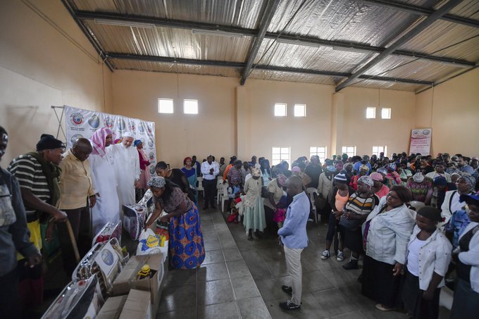 Un élément clé de la mission humanitaire de la LIM est d’aider les populations en difficulté : de l'émancipation des jeunes à la fourniture d’une aide alimentaire et de fournitures de santé essentielles, notre équipe se mobilise pour aider ceux qui en ont le plus besoin.