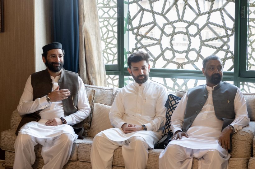 استقبل معالي الأمين العام رئيس هيئة علماء المسلمين فضيلة الشيخ د.محمد العيسى‬⁩ معالي رئيس مجلس الشيوخ الباكستاني السيد صادق سنجراني
