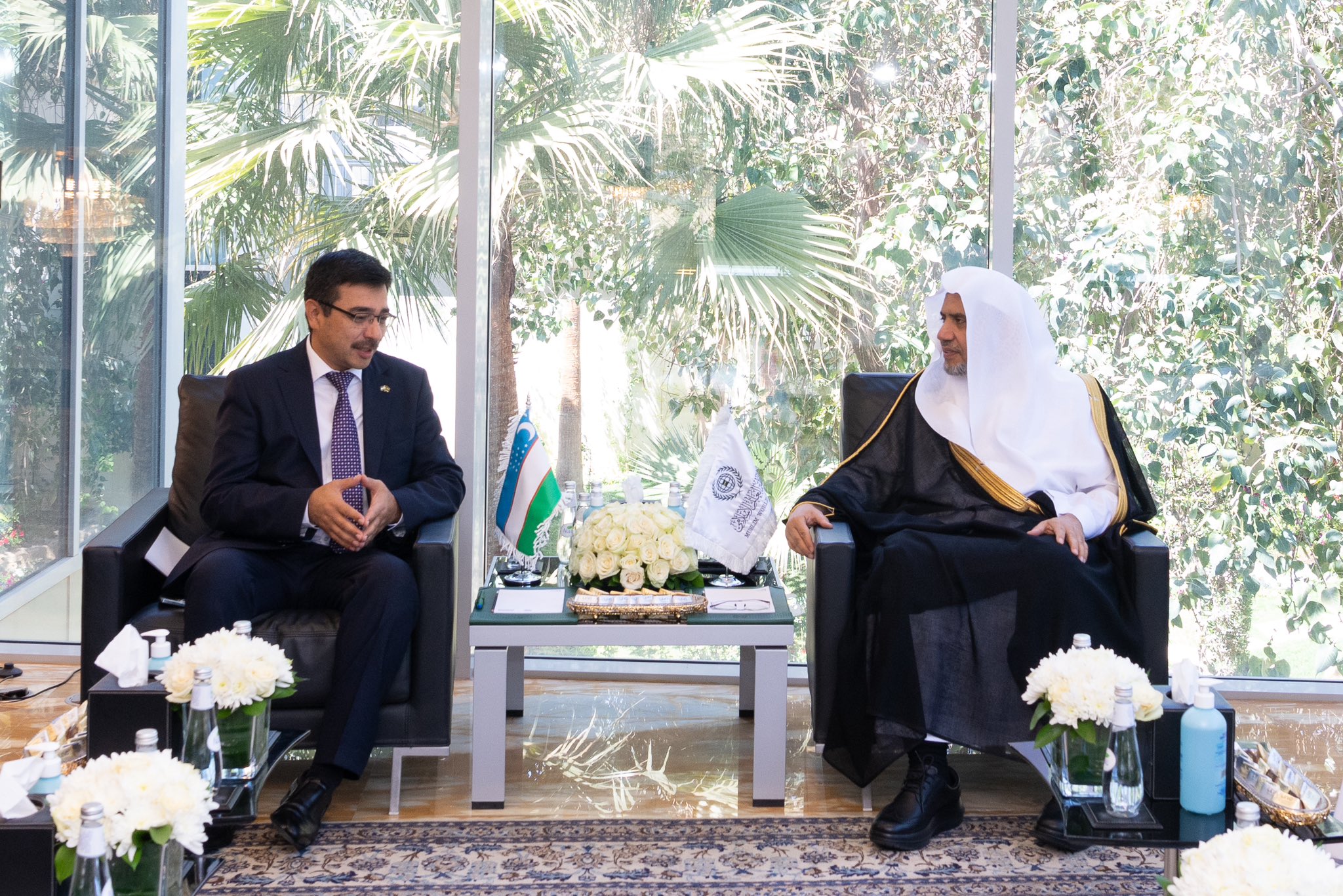 استقبل معالي الأمين العام رئيس هيئة علماء المسلمين، فضيلة الشيخ د.⁧‫محمد العيسى‬⁩، سعادة سفير جمهورية أوزبكستان بالمملكة العربية السعودية، السيد أُولُوغبيك مقصودوف