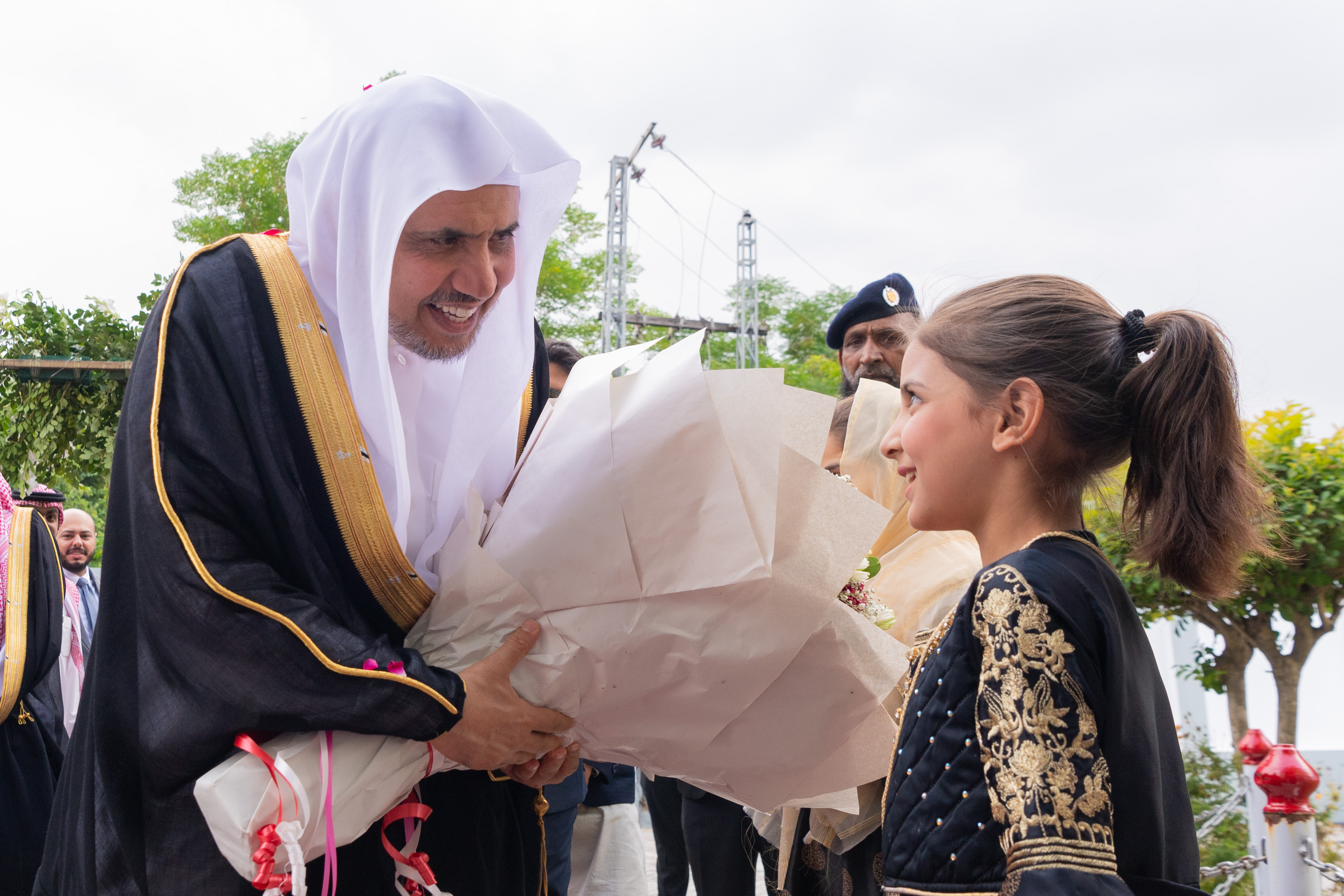 Dr. Al-Issa inaugurates the MWL campaign in Islamabad for the relief of the Pakistani people