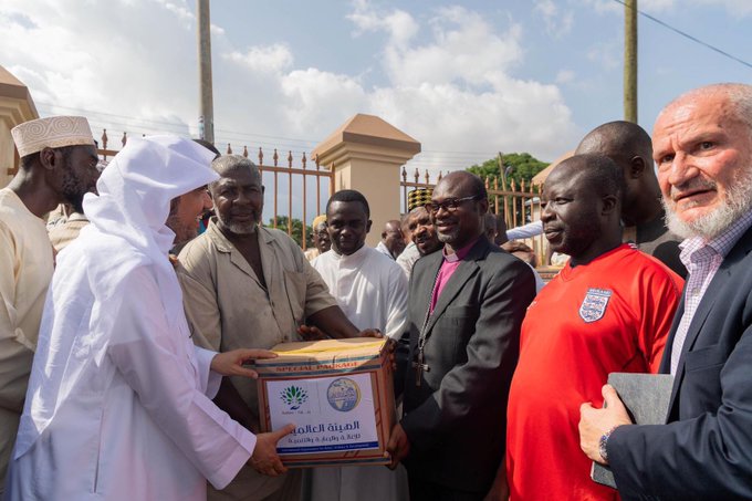 La LIM se consacre pleinement à la construction d'un monde plus pacifique et plus égalitaire grâce à ses efforts humanitaires comme l'aide alimentaire, les parrainages d'orphelins et la construction de puits pour les populations en difficulté.