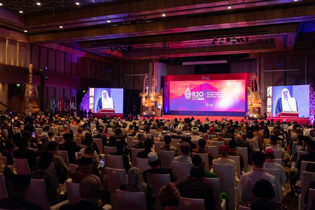 د. العيسى يطلق أُولى مبادرات منصة "R20": "منتدى بناء الجسور بين الشرق والغرب، من أجل السلام".