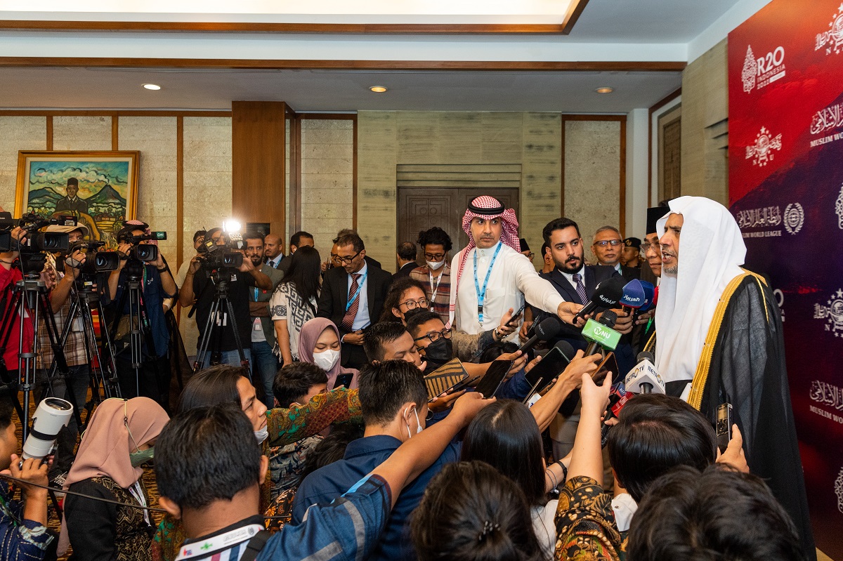 د. العيسى يطلق أُولى مبادرات منصة "R20": "منتدى بناء الجسور بين الشرق والغرب، من أجل السلام".