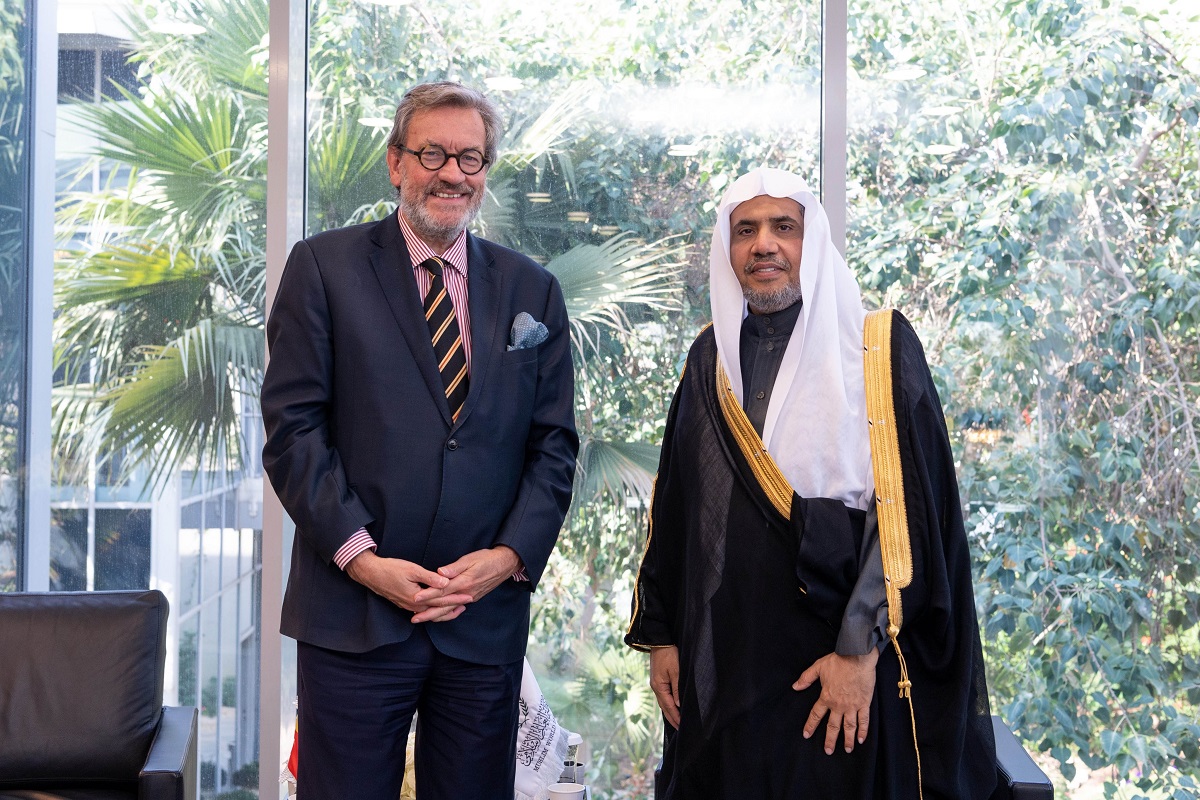 استقبل معالي الأمين العام رئيس هيئة علماء المسلمين، الشيخ د. محمد العيسى، في مكتبه بالرياض، سعادة سفير بلجيكا لدى المملكة العربية السعودية، السيد باسكال غوريكوار
