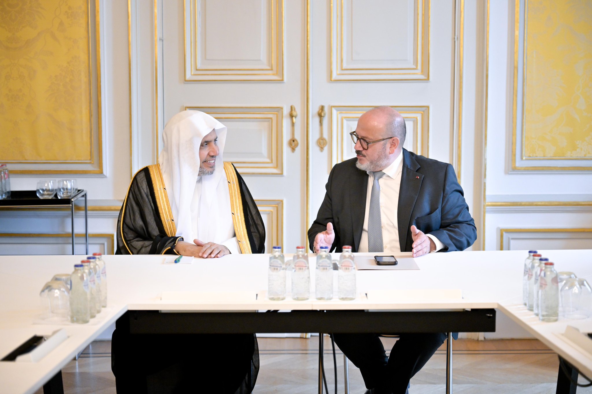 استضافَتْ وزارة الداخلية البلجيكية، بحضور معالي وزيرها السيد برنارد كوينتين، معالي الأمين العام، رئيسَ هيئة علماء المسلمين، فضيلةَ الشيخ د.⁧‫ محمد العيسى‬⁩ ‬⁩، في حوارٍ موسّعٍ تناوَلَ عددًا من القضايا الدِّينية والفكرية والأمنية