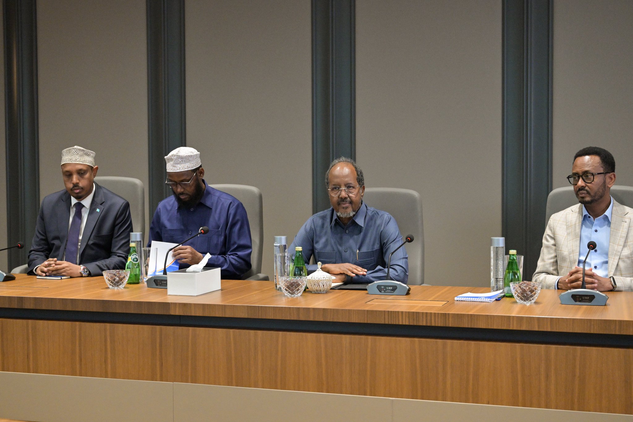 ‏استقبل فخامةُ رئيس جمهورية الصومال الفيدرالية، الدكتور حسن شيخ محمود، في القصر الرئاسي، معالي الأمين العام، رئيسَ هيئة علماء المسلمين، فضيلةَ الشيخ د.محمد العيسى