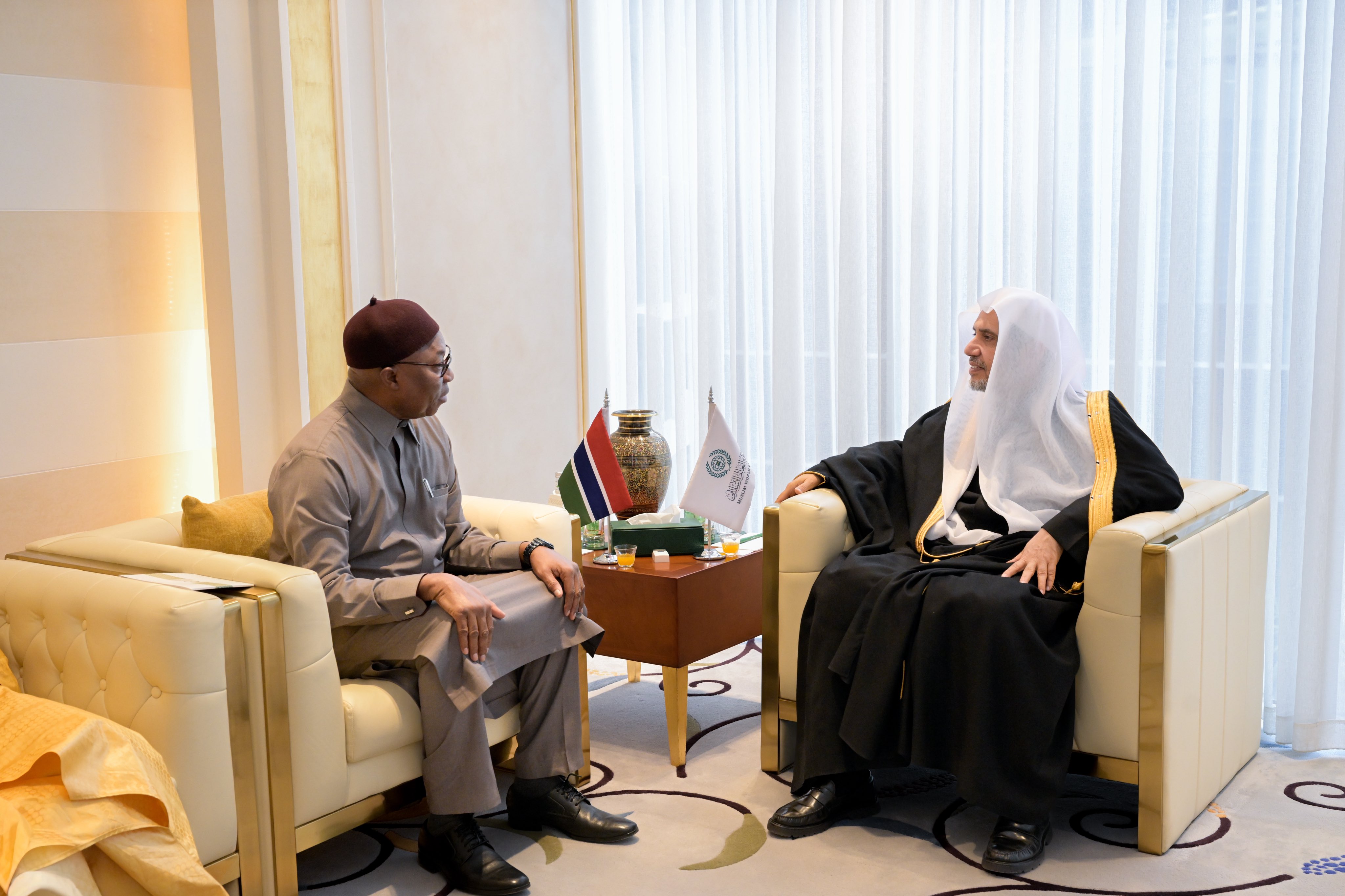 د. محمد العيسى يستقبل سفير جامبيا لدى المملكة لبحث الموضوعات المشتركة