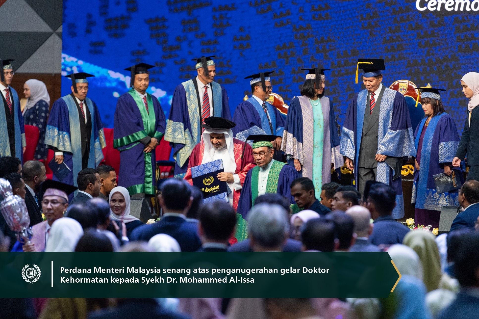 menganugerahkan gelar Doktor Kehormatan dalam Ilmu Politik kepada Yang Mulia Sekretaris Jenderal LMD, Ketua Asosiasi Ulama Muslim, Syekh Dr. Mohammed Alissa