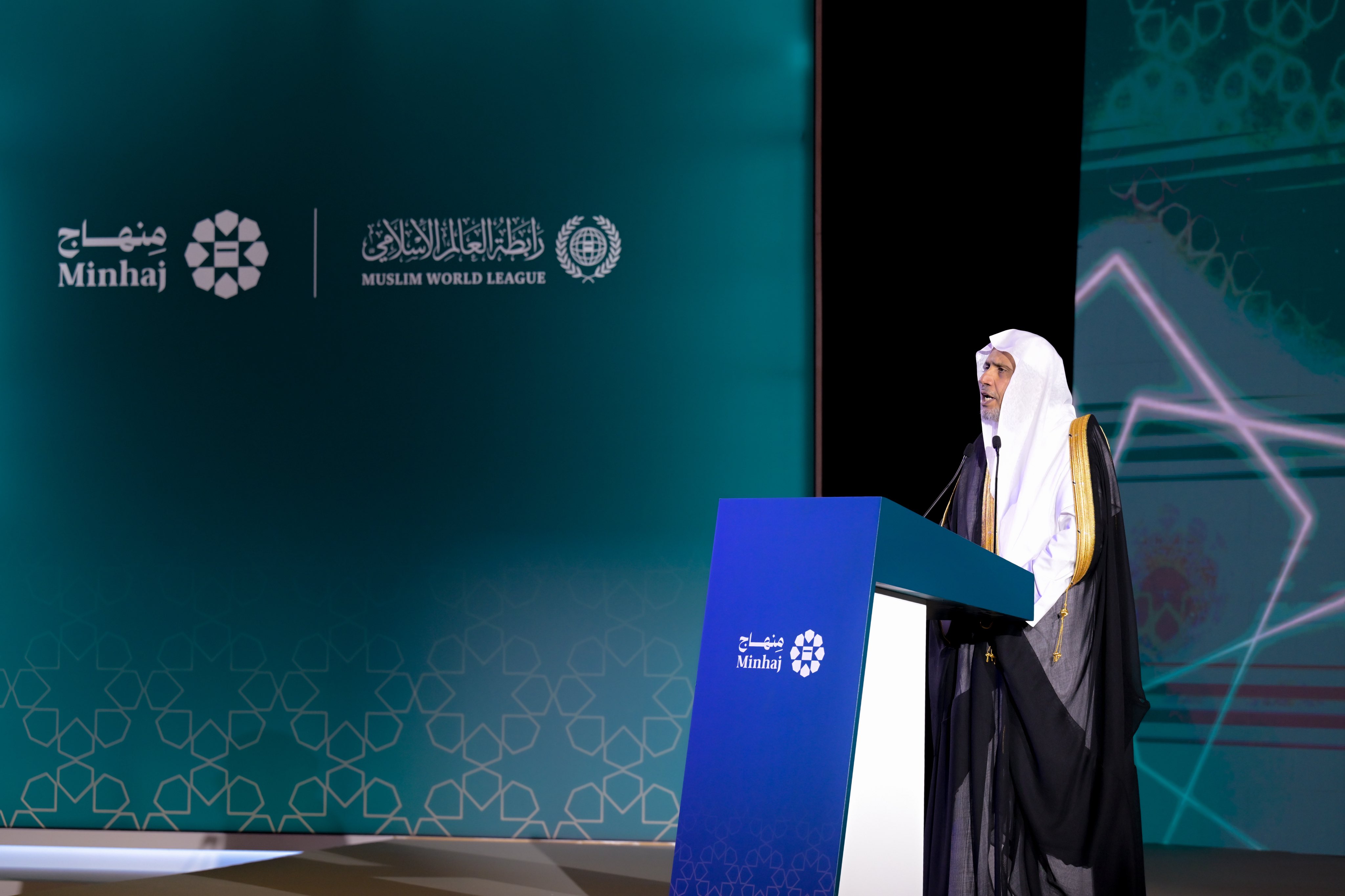 یہاں اس مقام پر اسلامی ڈیجیٹل دنیا میں شرعی اعتماد کے ایک نئے باب کا آغاز ہوا..”منہاج“ ایپلی کیشن کا شاندار افتتاح:هُنا، حيث فُتِحَتْ صفحةٌ جديدةٌ من الموثوقيّة الشرعيّة في الفضاء الرقمي الإسلامي؛ انطلاقةُ تطبيق "مِنهاج":