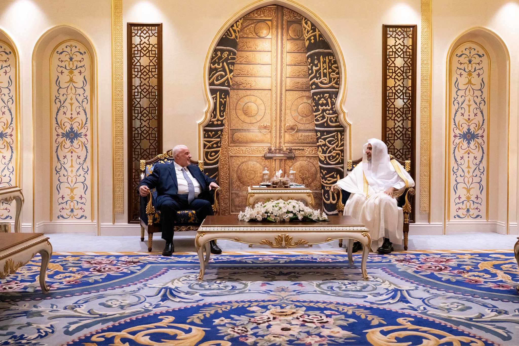 Le Secrétaire général, Président de l’Organisation des savants musulmans, cheikh Mohammed Al-Issa, a reçu à La Mecque le Ministre des Affaires religieuses de la République arabe syrienne, cheikh Mohammed Abou Al-Kheir Choukri