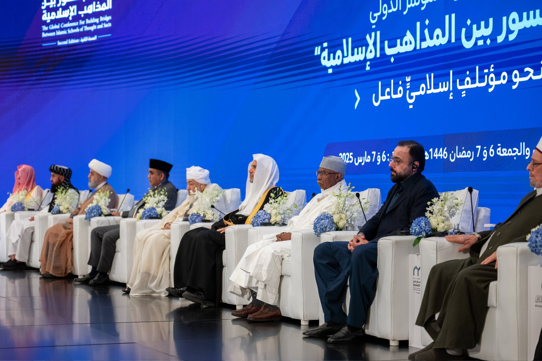 الأُولى من نوعها في التاريخ الإسلامي بإمضاء علماء الأمة، حاملةً الخيرَ للتنوع المذهبي كافة، منطلقةً من مهد الرسالة الإسلامية بمكة المكرمة، وبرعاية كريمة من لدن ⁧‫خادم الحرمين الشريفين‬⁩ الملك سلمان بن عبدالعزيز آل سعود