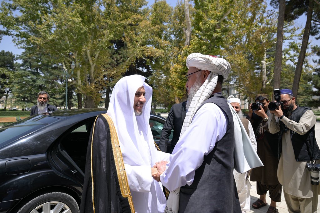 أقام نائب رئيس الوزراء الأفغاني، الملّا عبدالسلام حنفي، مأدبة غداء رسمية؛ احتفاءً بزيارة معالي الأمين العام، رئيس هيئة علماء المسلمين، فضيلة الشيخ د.محمد العيسى