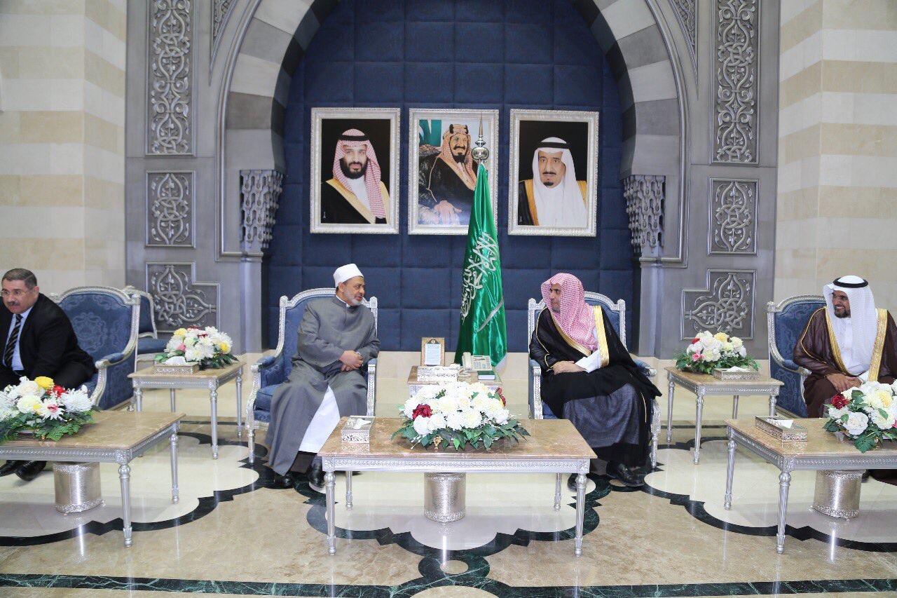 ‏معالي الأمين العام مستقبلاً اليوم بمطار الملك عبدالعزيز بجدة فضيلة الإمام الأكبر شيخ الأزهر الشريف رئيس مجلس حكماء المسلمين أ.د. أحمد الطيب.
