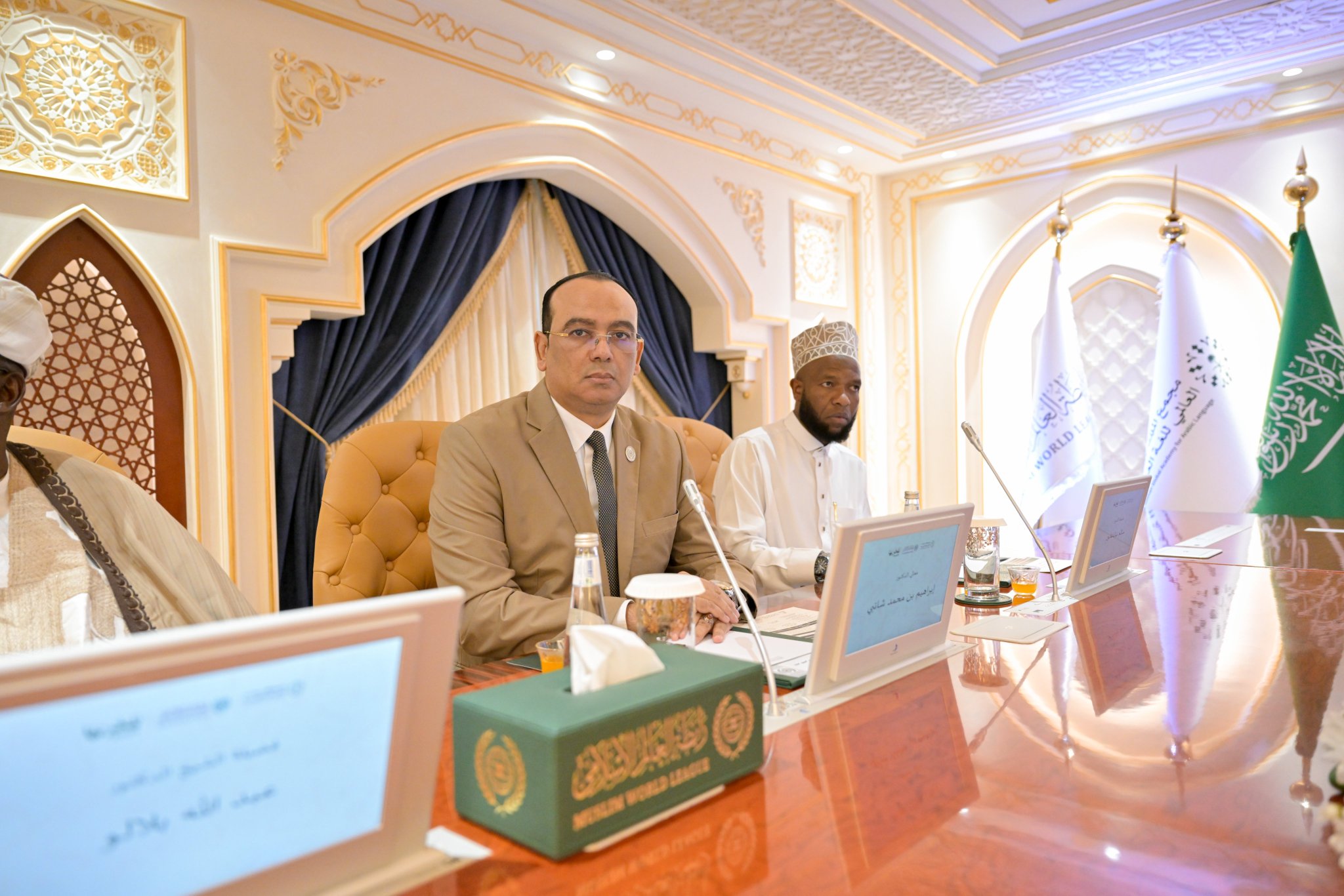 ‏يترجِمُ هذا التنظيم الأدوارَ الكبيرةَ التي تضطلع بها الرابطة في نشر اللغة العربية وتعليمها، بالنظر إلى رمزيّتها ومكانتها الرفيعة في وجدان الشعوب الإسلامية، باعتبارها لسان الوحي، وصوت الحضارة الإسلامية، ومحورًا مهماً في الهُوية.