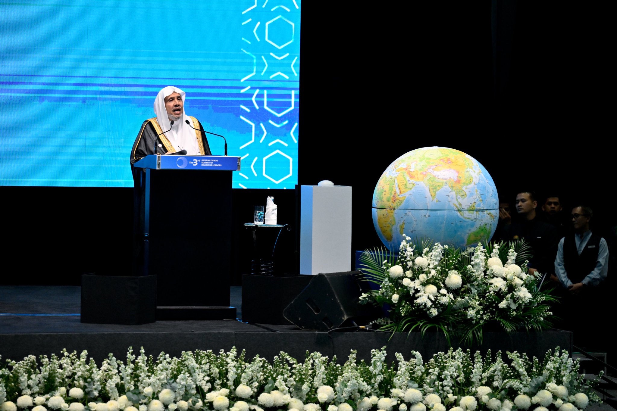 Fotos de la tercera Cumbre internacional de líderes religiosos, con la participación del Secretario General, Presidente del Consejo de Ulemas, el Sheij Dr. Mohammed Al-Issa como orador principal en la ceremonia de apertura