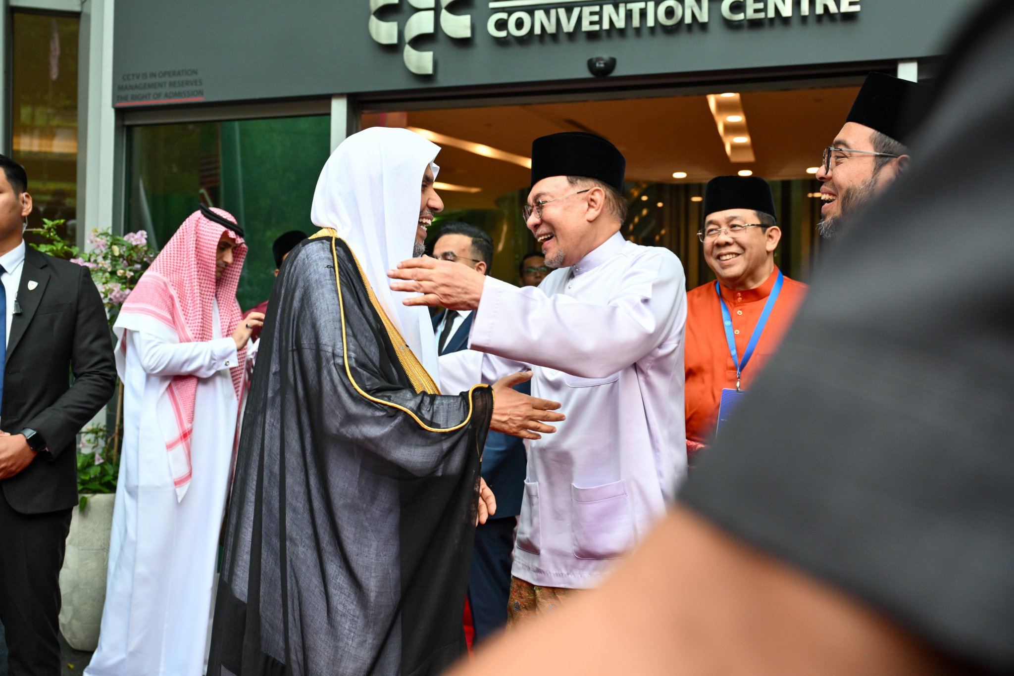 Fotos de la tercera Cumbre internacional de líderes religiosos, con la participación del Secretario General, Presidente del Consejo de Ulemas, el Sheij Dr. Mohammed Al-Issa como orador principal en la ceremonia de apertura