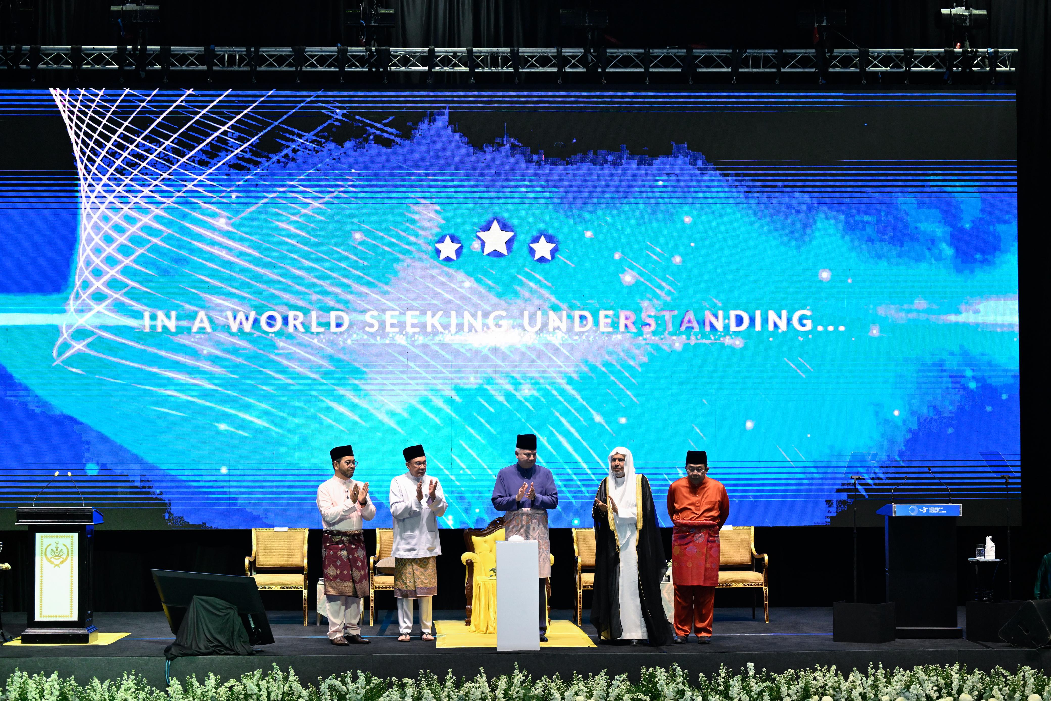 El Secretario General de la Liga del Mundo Islámico pronuncia un discurso inaugural en la 3.ª Cumbre Internacional de Líderes Religiosos en Kuala Lumpur