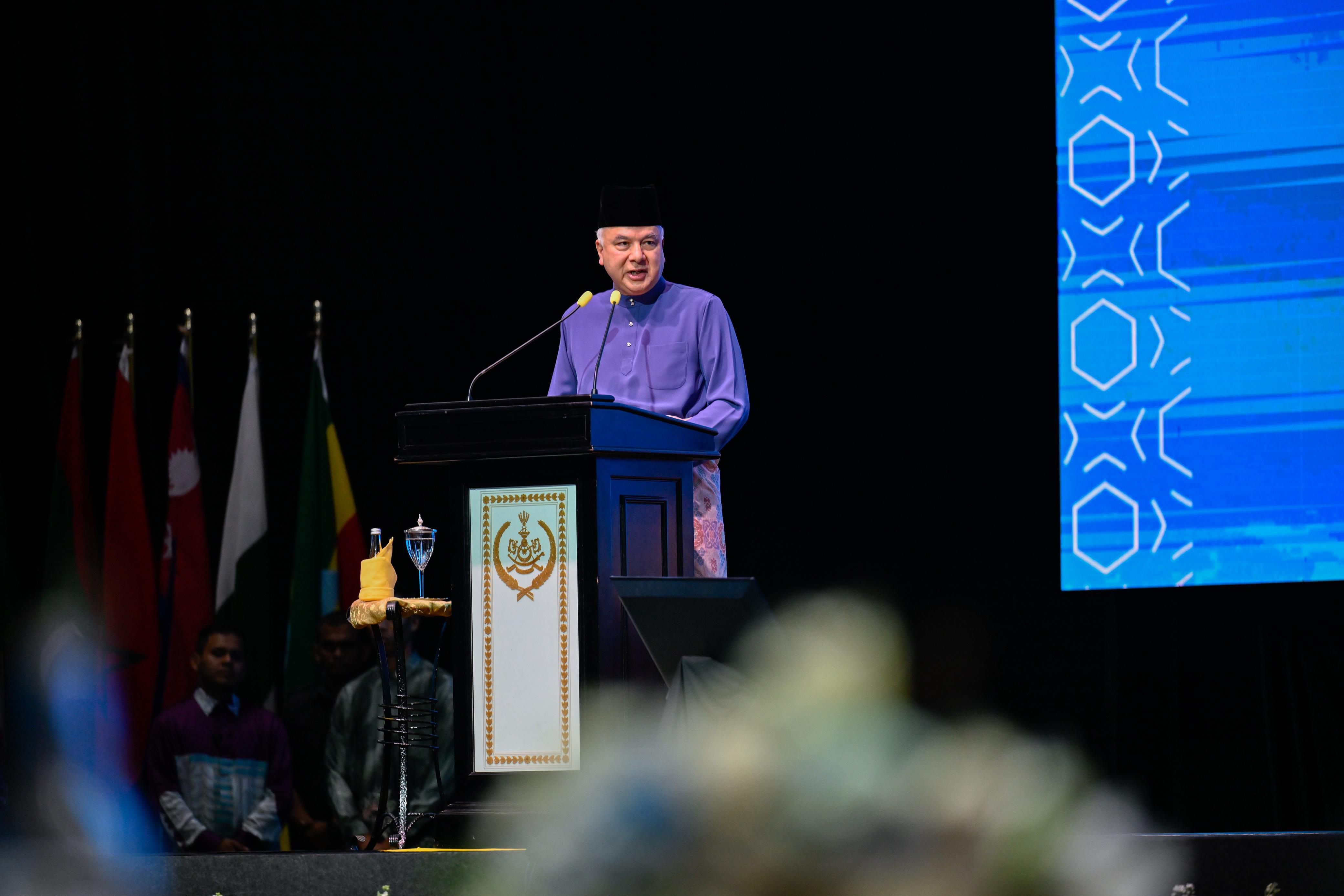 El Secretario General de la Liga del Mundo Islámico pronuncia un discurso inaugural en la 3.ª Cumbre Internacional de Líderes Religiosos en Kuala Lumpur