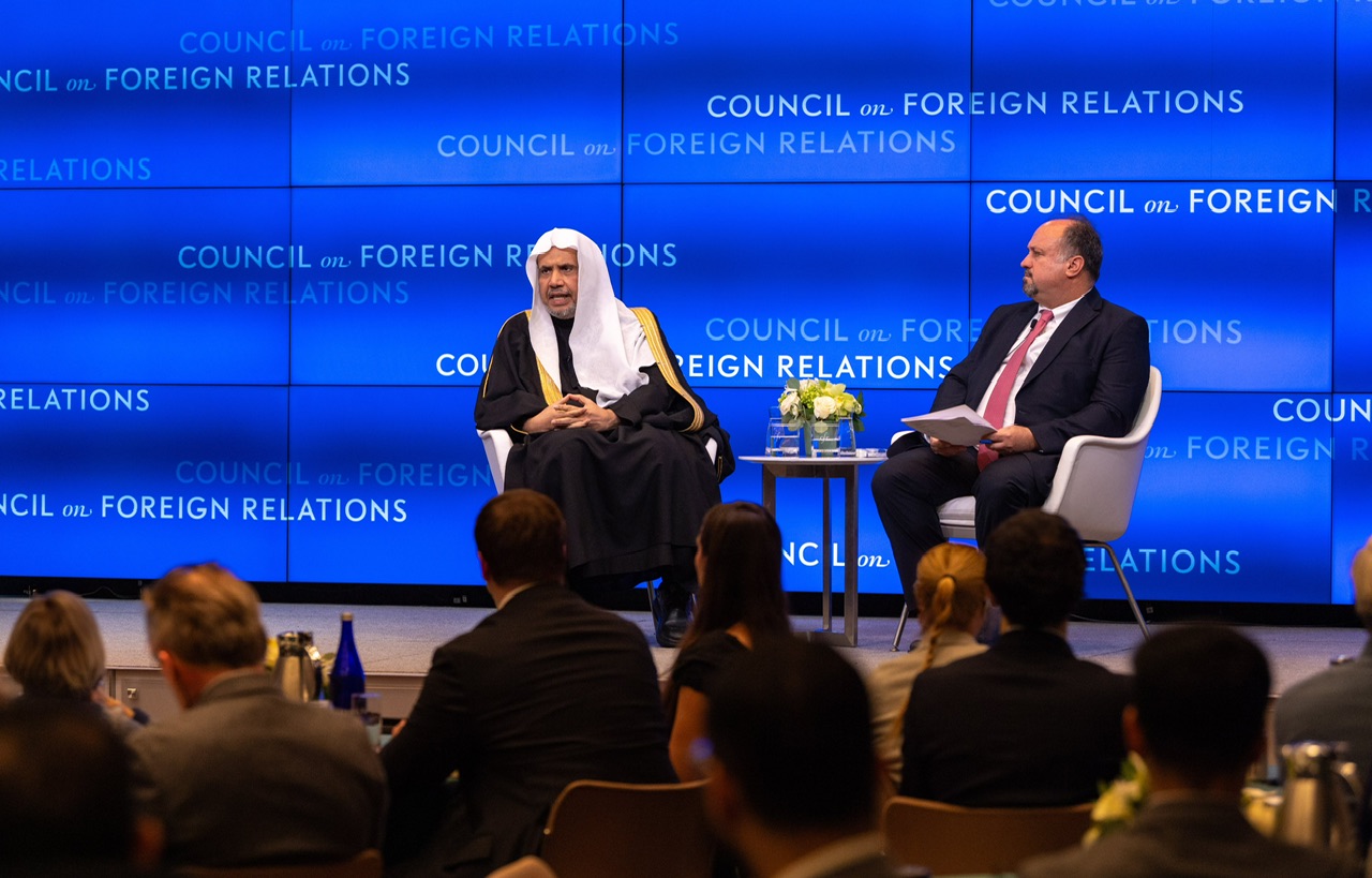 الأسبوع قبل الفائت المجلس الأمريكي للعلاقات الخارجية (CFR)، يستضيف في مقرِّه بنيويورك، معاليَ الأمين العام، رئيسَ هيئة علماء المسلمين، فضيلَة الشيخ د.⁧‫محمد العيسى