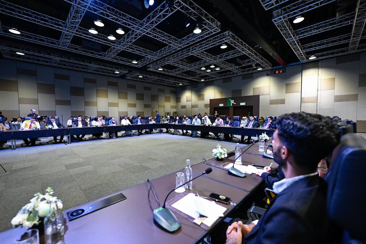 El Secretario General de la Liga del Mundo Islámico se reúne con los principales líderes juveniles de los países de la ASEAN.