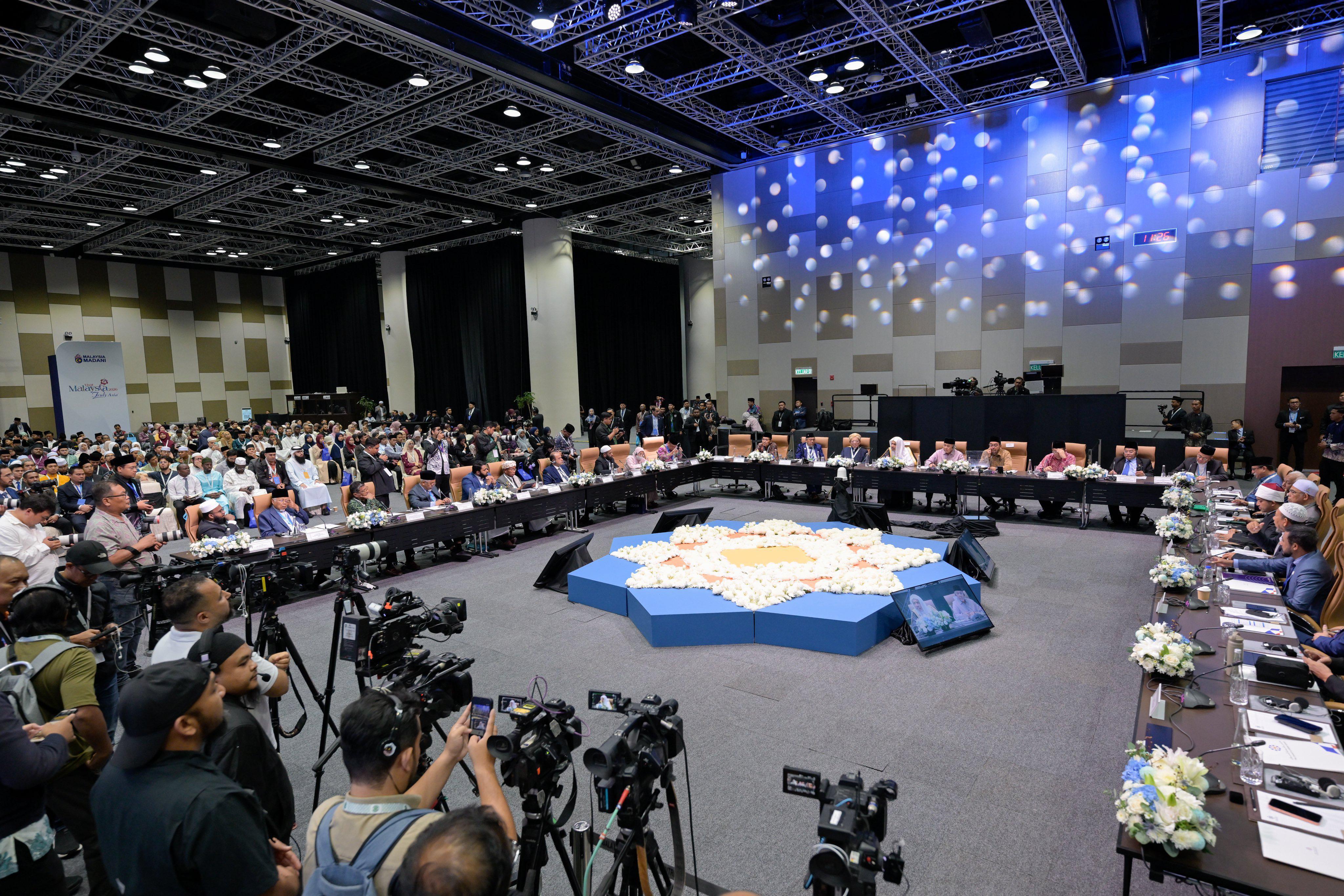 El Secretario general de la Liga del Mundo Islámico inaugura la cuarta sesión del foro del Consejo de Ulemas de la ASEAN y pone en marcha el proyecto de enseñanza de la lengua árabe destinado a los memorizadores del Corán de la región