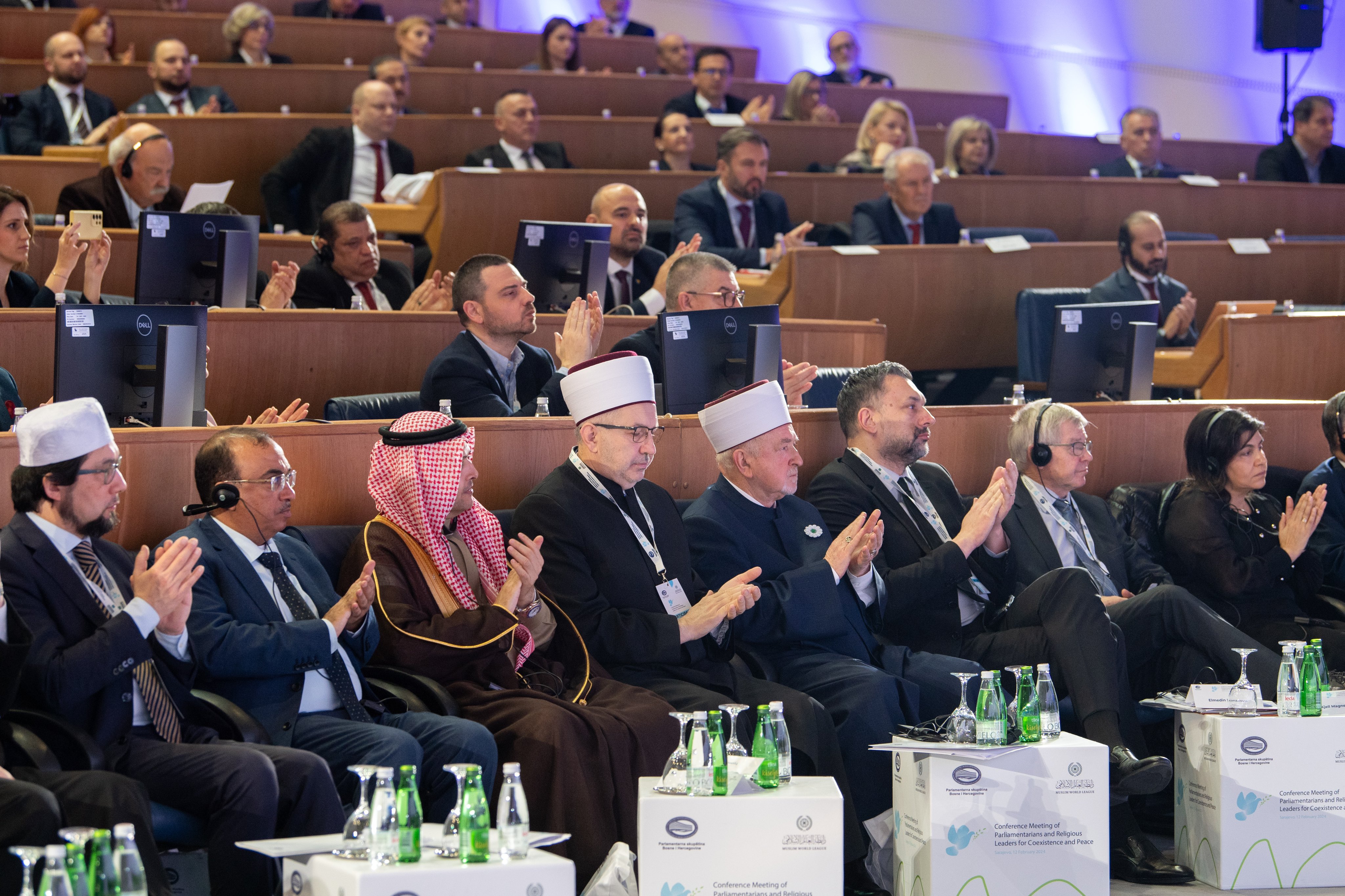 En presencia del Presidente de Bosnia-Herzegovina y de la Alcaldesa de Sarajevo, la Sra. Benjamina Karić, se le entregó al  sheij  Mohammed Al-Issa, SG de la Liga del Mundo Islámico y presidente de la Comisión de Ulemas Musulmanes, la "Llave