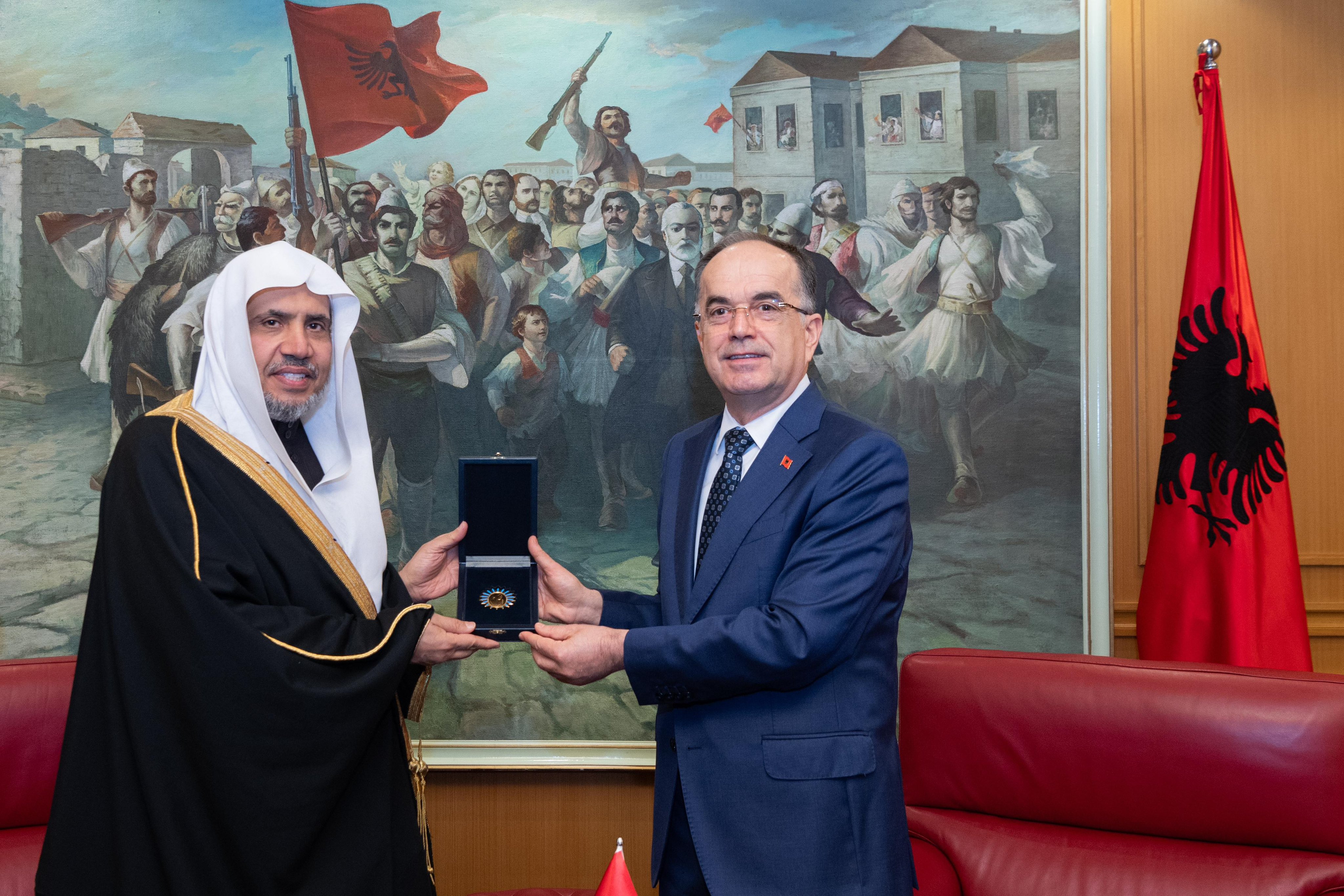 El Sheij Alissa recibe la más alta medalla de la República de Albania: "La Medalla de Estado para las personalidades espirituales destacadas en el mundo":
