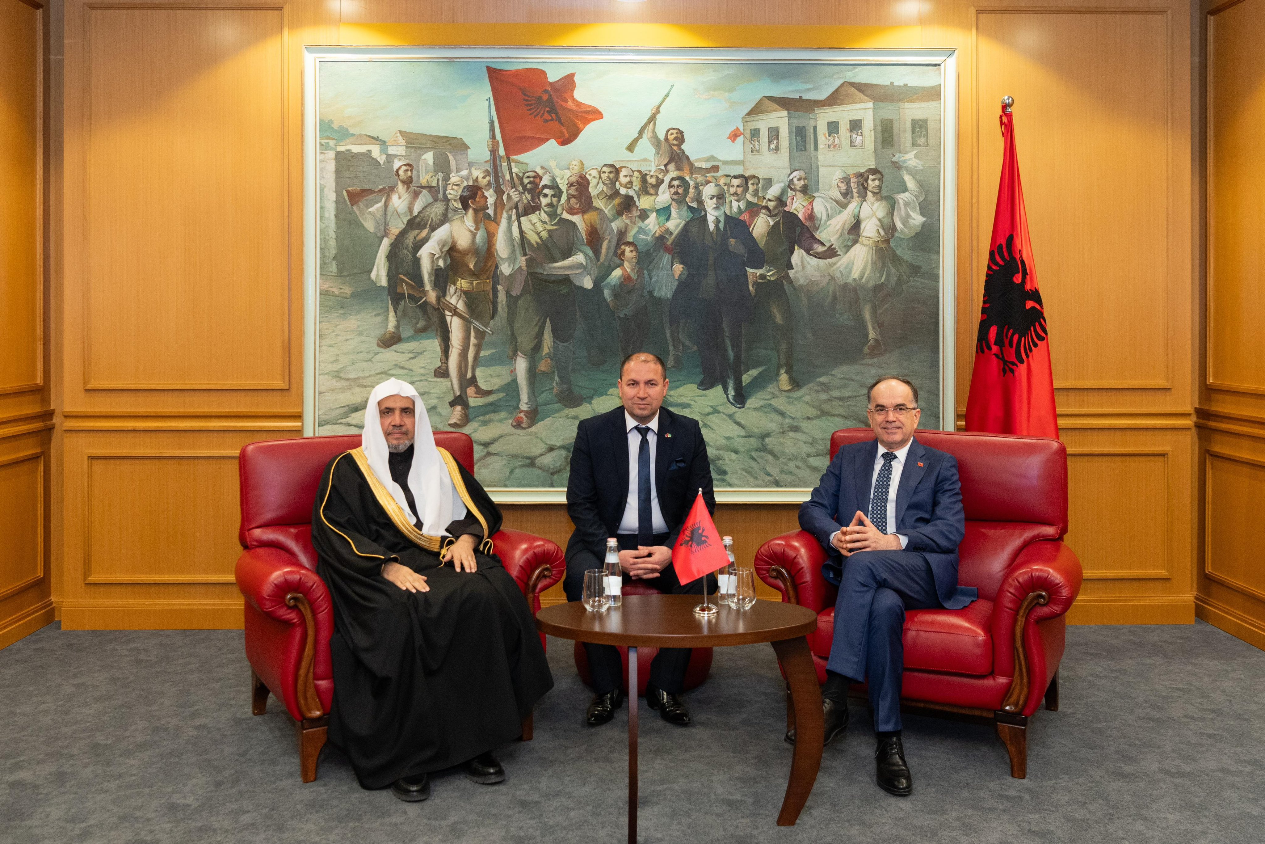 El Sheij Alissa recibe la más alta medalla de la República de Albania: "La Medalla de Estado para las personalidades espirituales destacadas en el mundo":