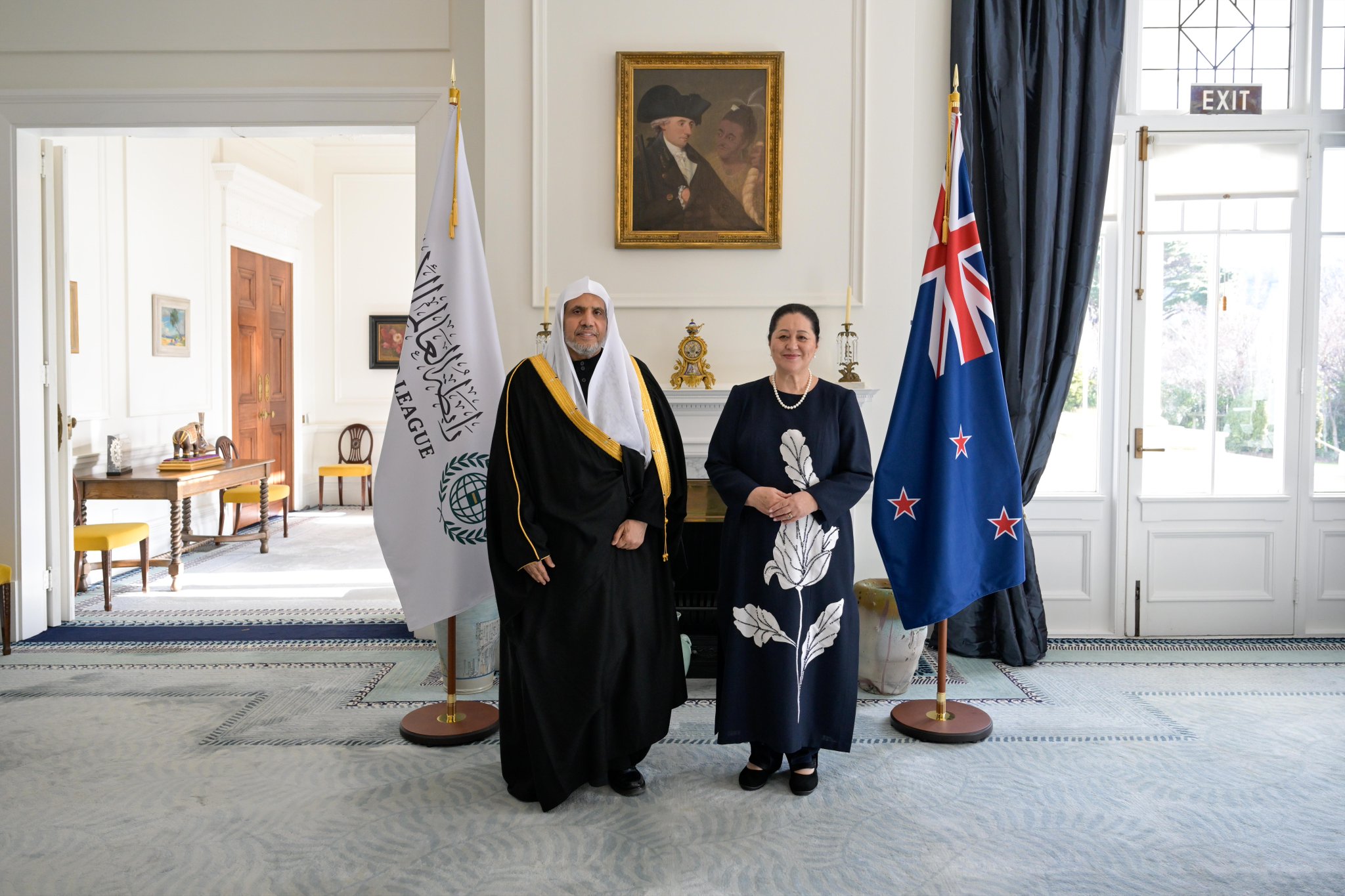 Durante un encuentro inédito con una personalidad religiosa, la Gobernadora General de Nueva Zelanda, la Sra. Cindy Kiro, recibió esta noche, en el Palacio del Gobernador en Wellington, al Sheij Mohammed Al-Issa, Secretario General